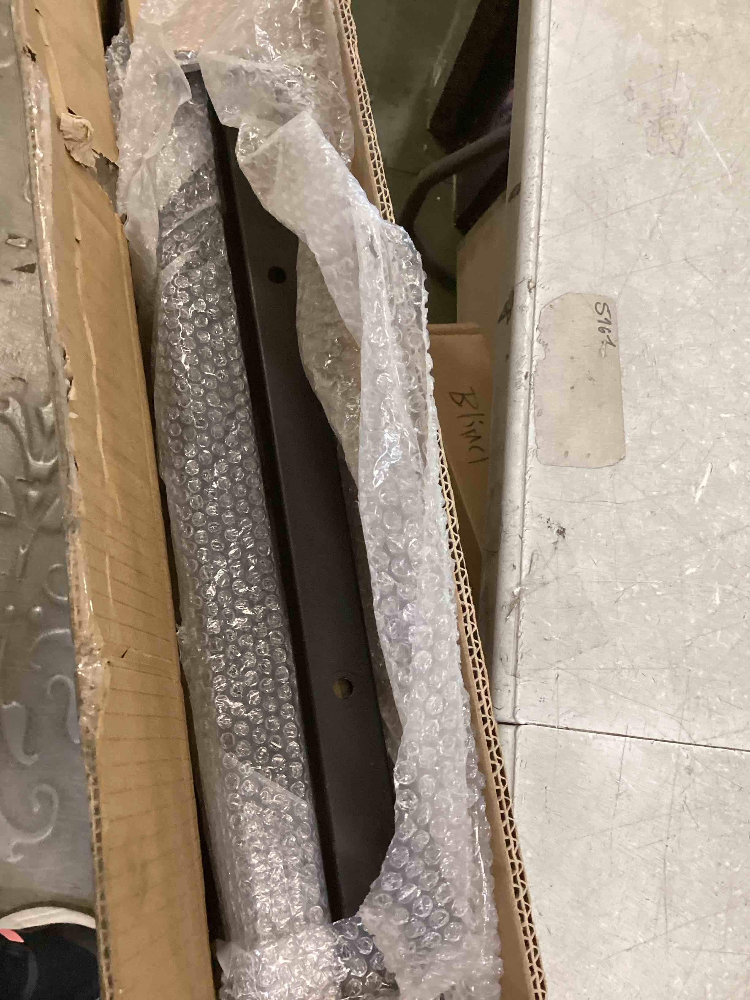 https://s3.amazonaws.com/lotting-images-prod/bidfta/PPE2129627_1741890101852.jpeg