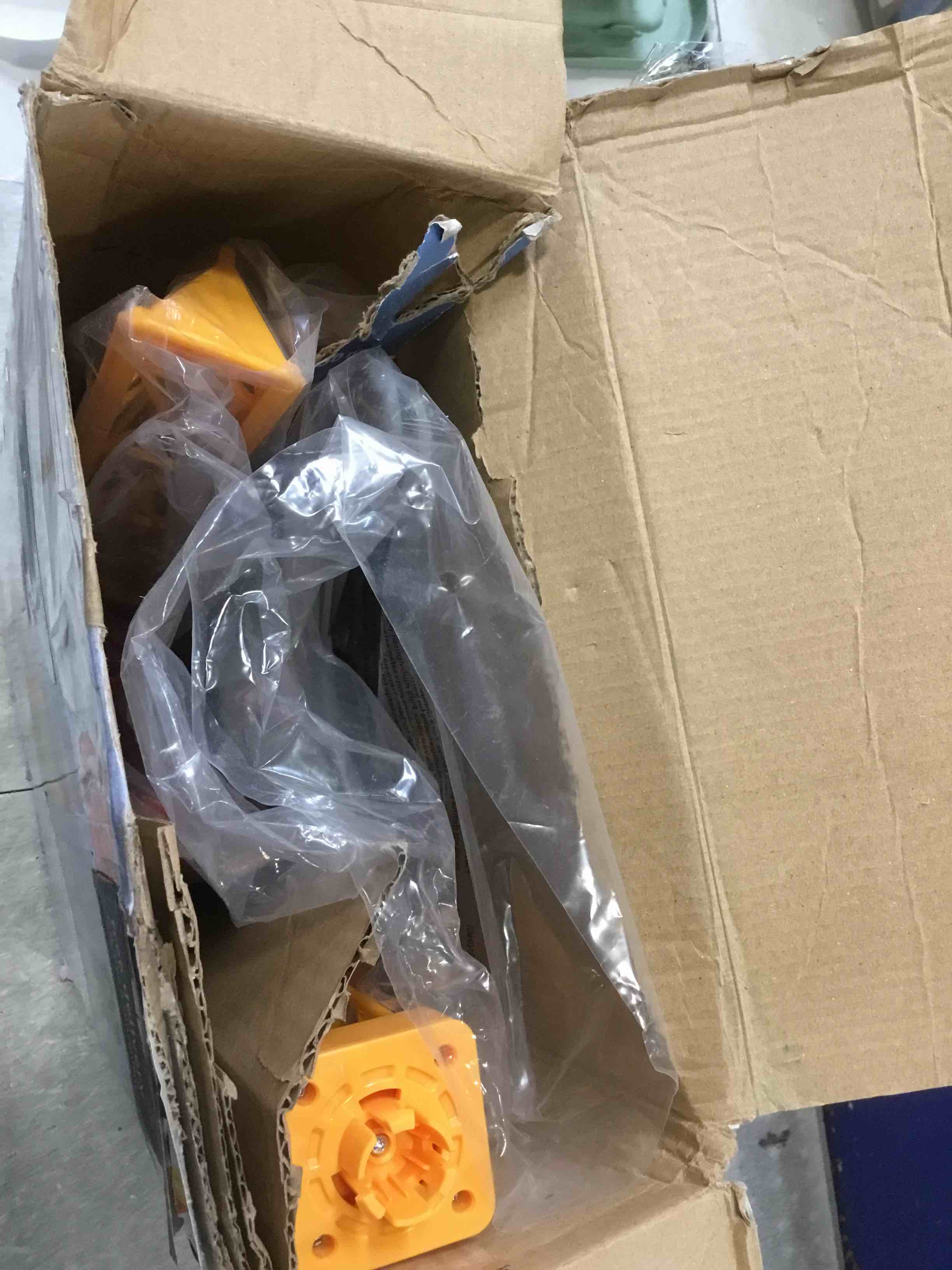 https://s3.amazonaws.com/lotting-images-prod/bidfta/PPE2129759_1741972749755.jpeg