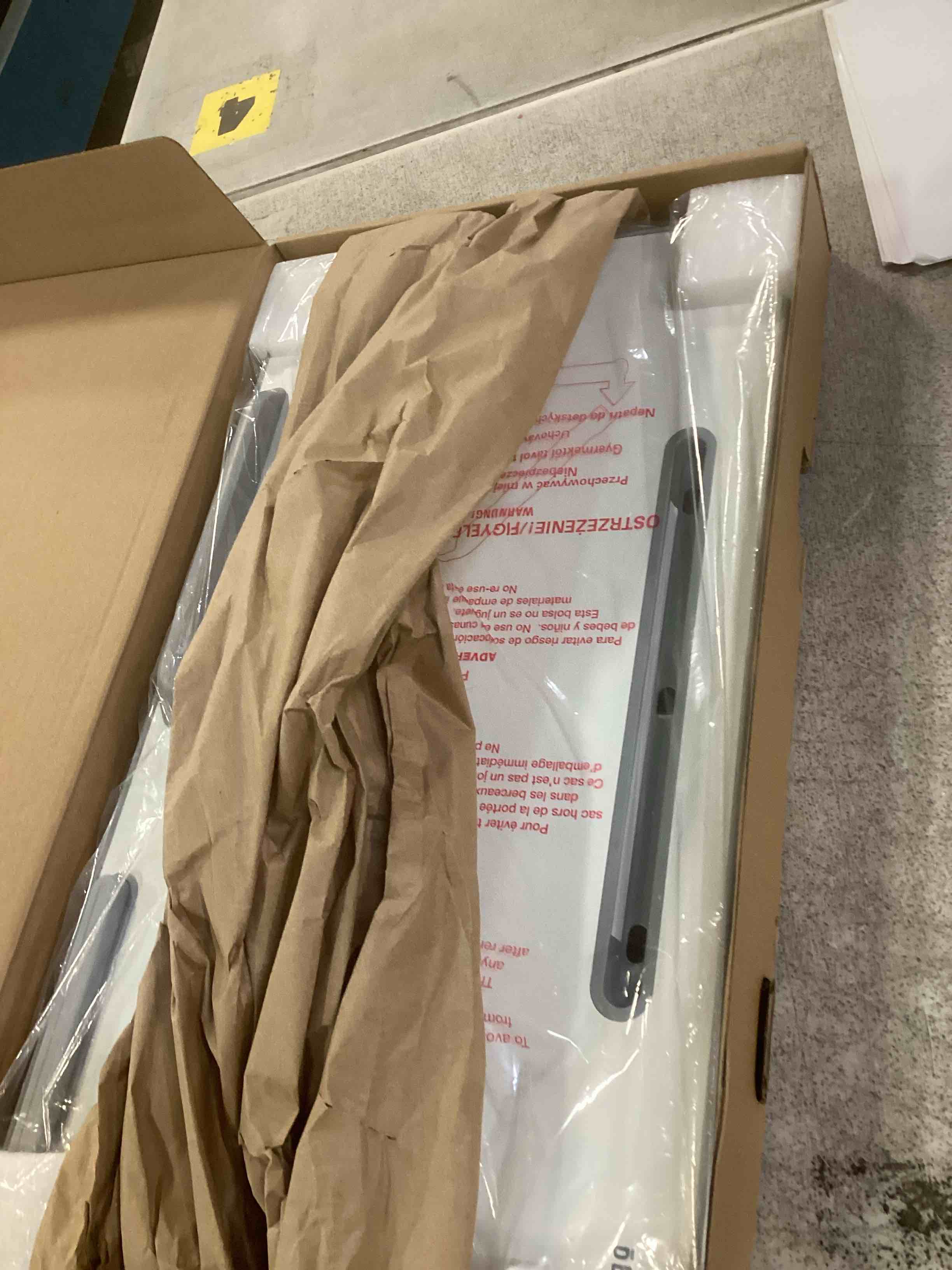https://s3.amazonaws.com/lotting-images-prod/bidfta/PPE2131114_1741289404983.jpeg