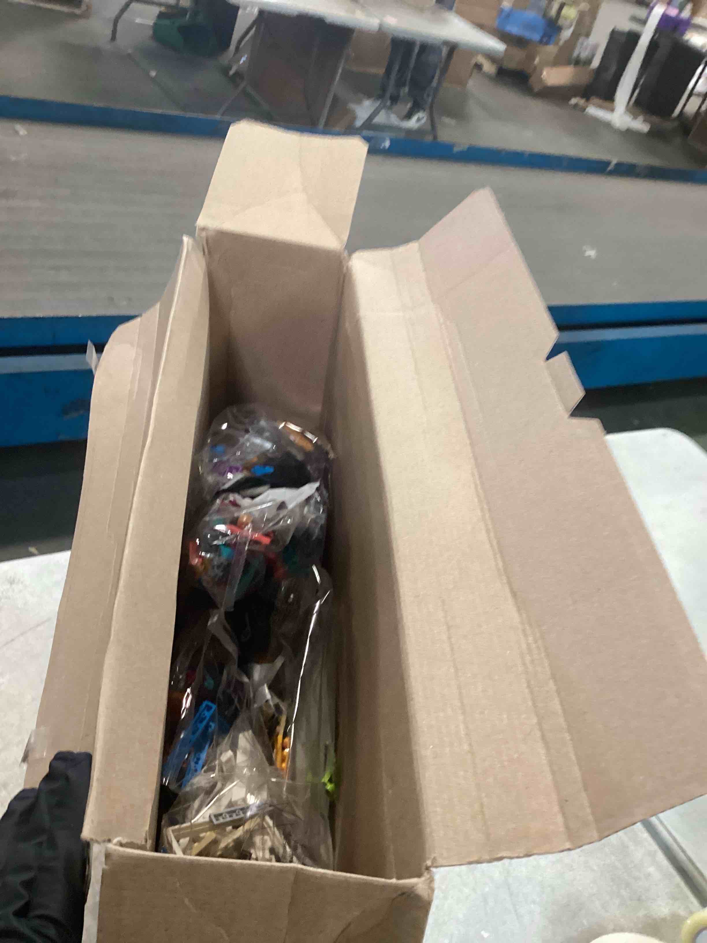 https://s3.amazonaws.com/lotting-images-prod/bidfta/PPE2131576_1741626996903.jpeg