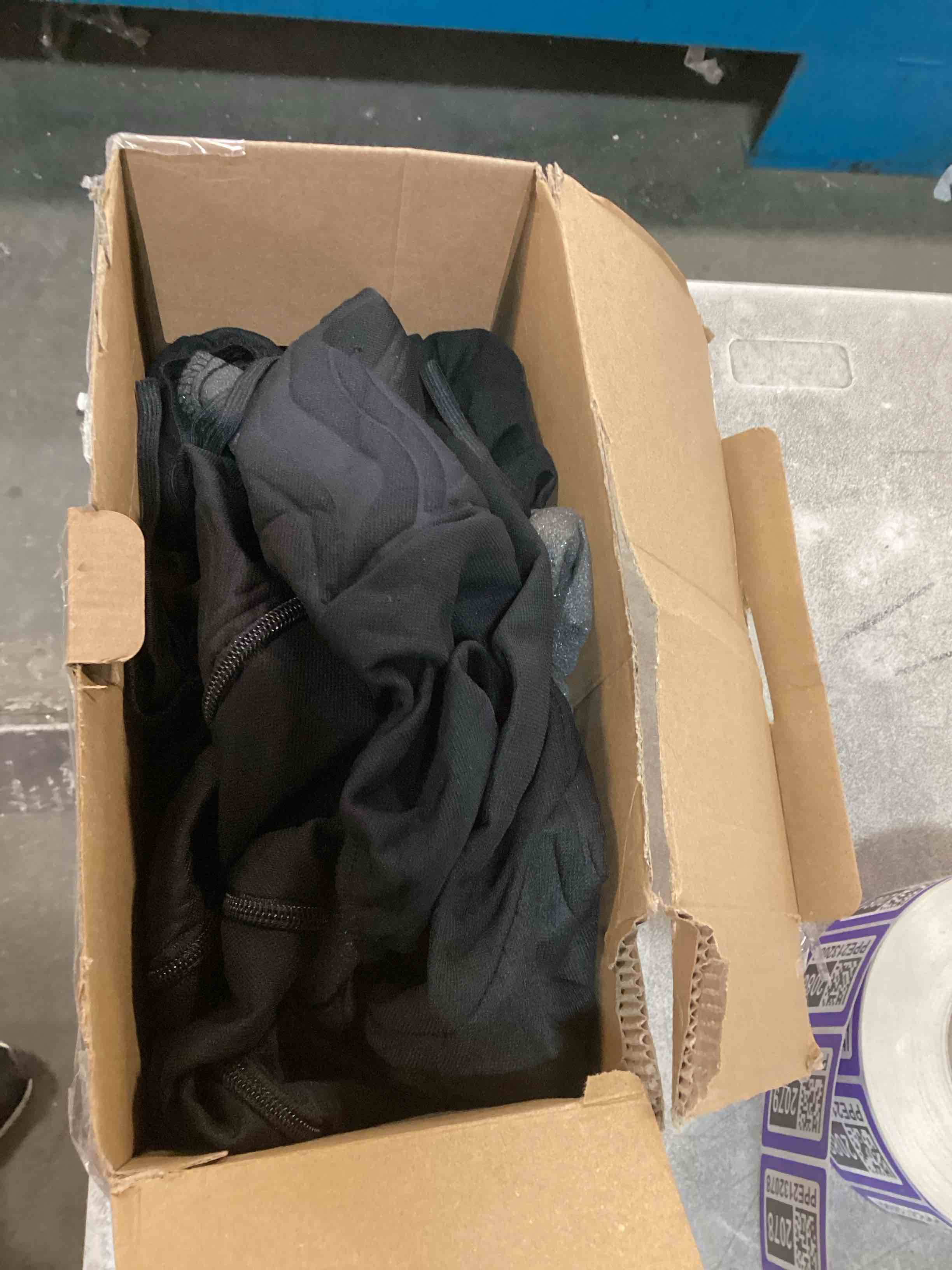 https://s3.amazonaws.com/lotting-images-prod/bidfta/PPE2132078_1741803292045.jpeg
