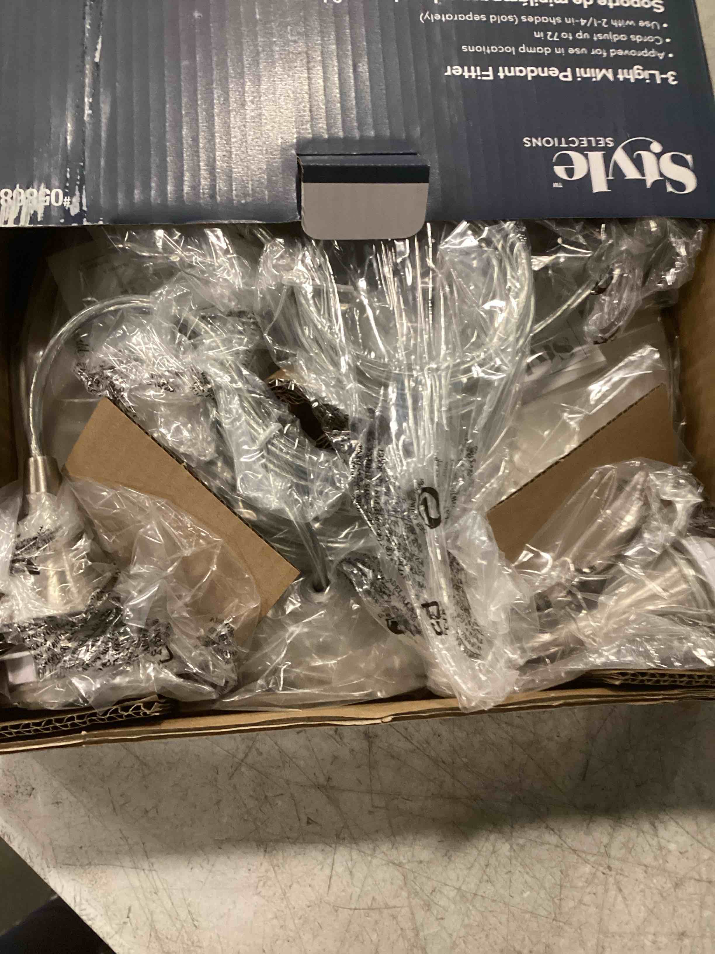 https://s3.amazonaws.com/lotting-images-prod/bidfta/PPE2132807_1742299896943.jpeg