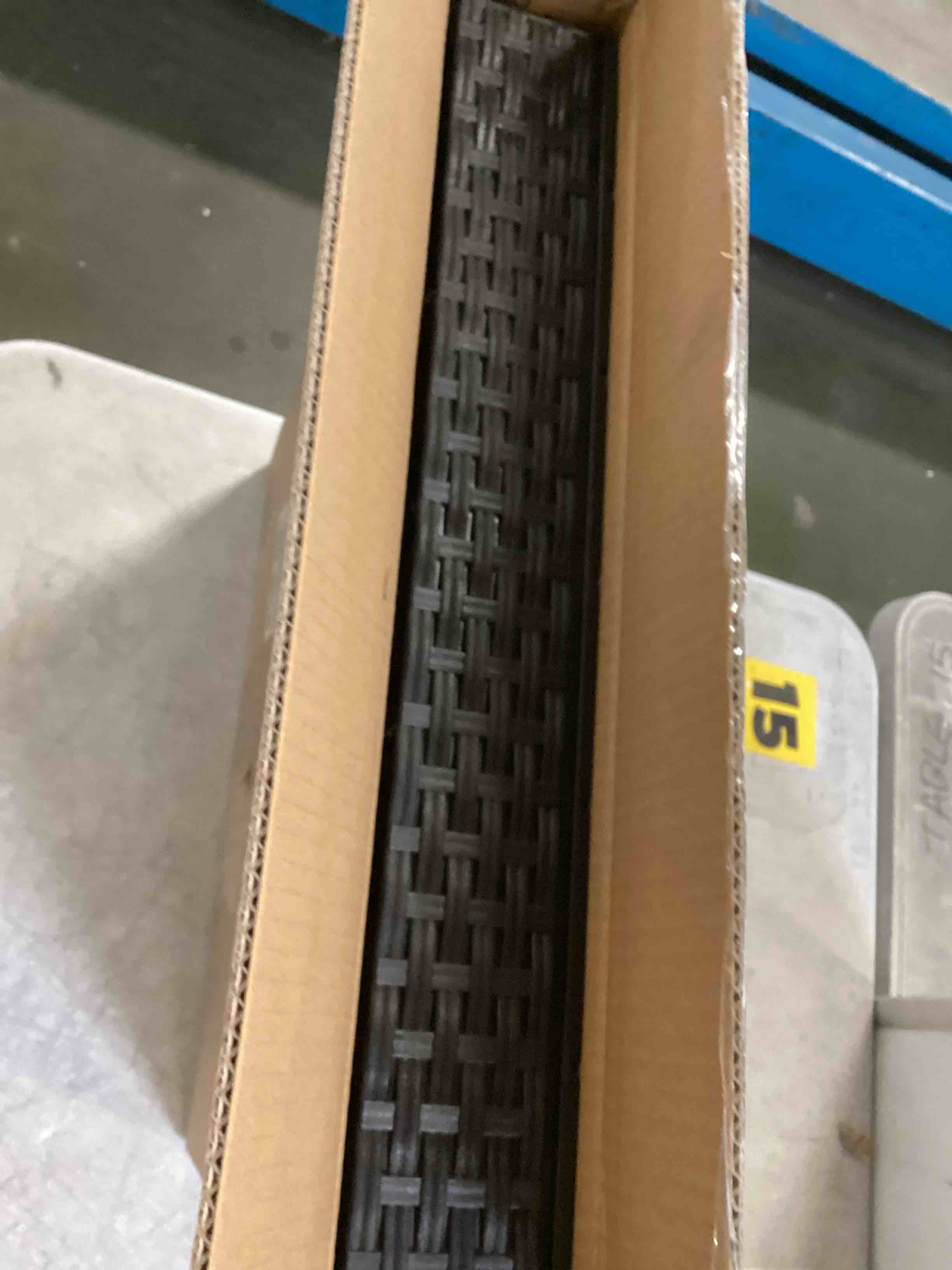 https://s3.amazonaws.com/lotting-images-prod/bidfta/PPE2133807_1742833225414.jpeg