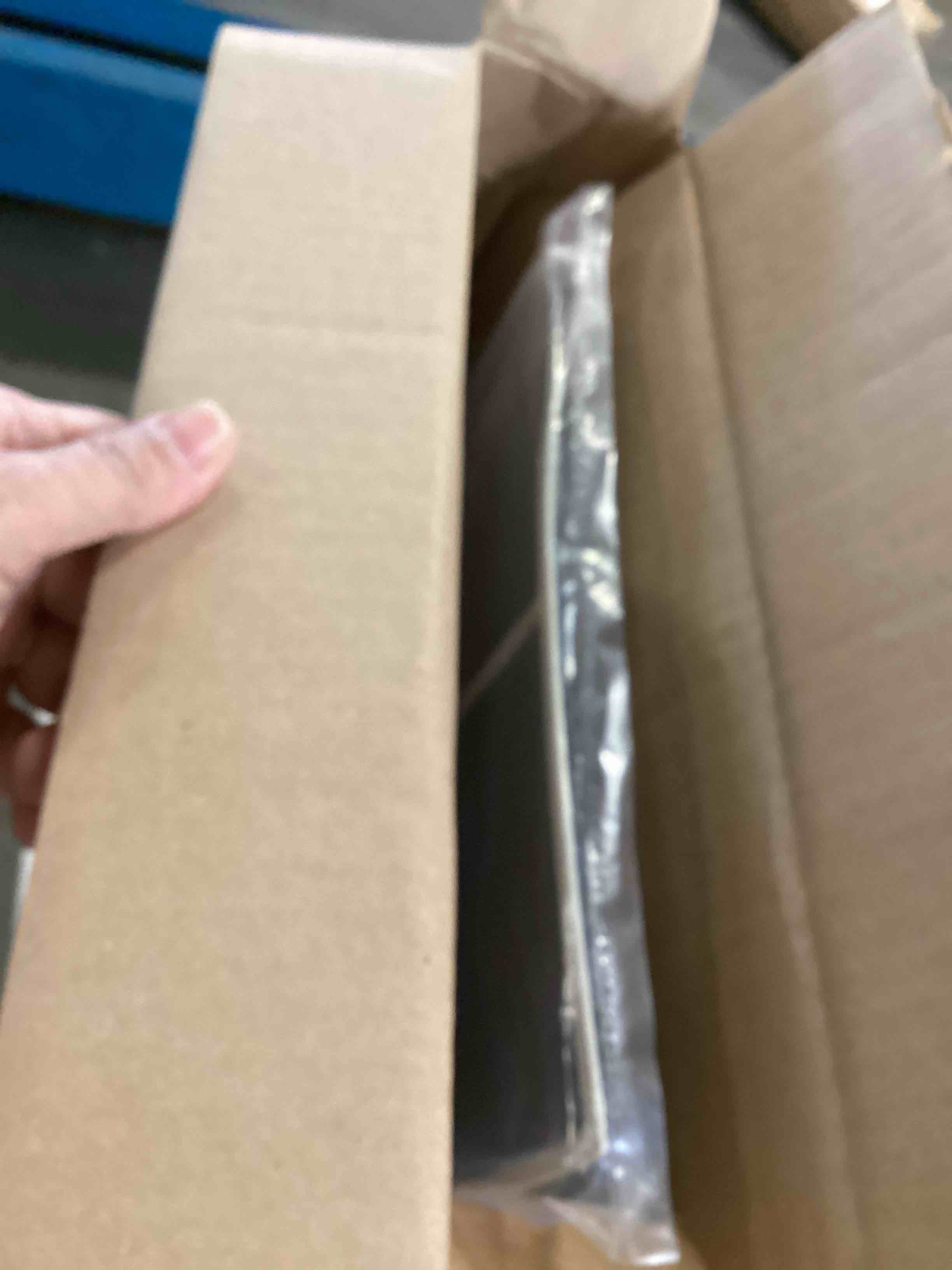 https://s3.amazonaws.com/lotting-images-prod/bidfta/PPE2133808_1742833293042.jpeg