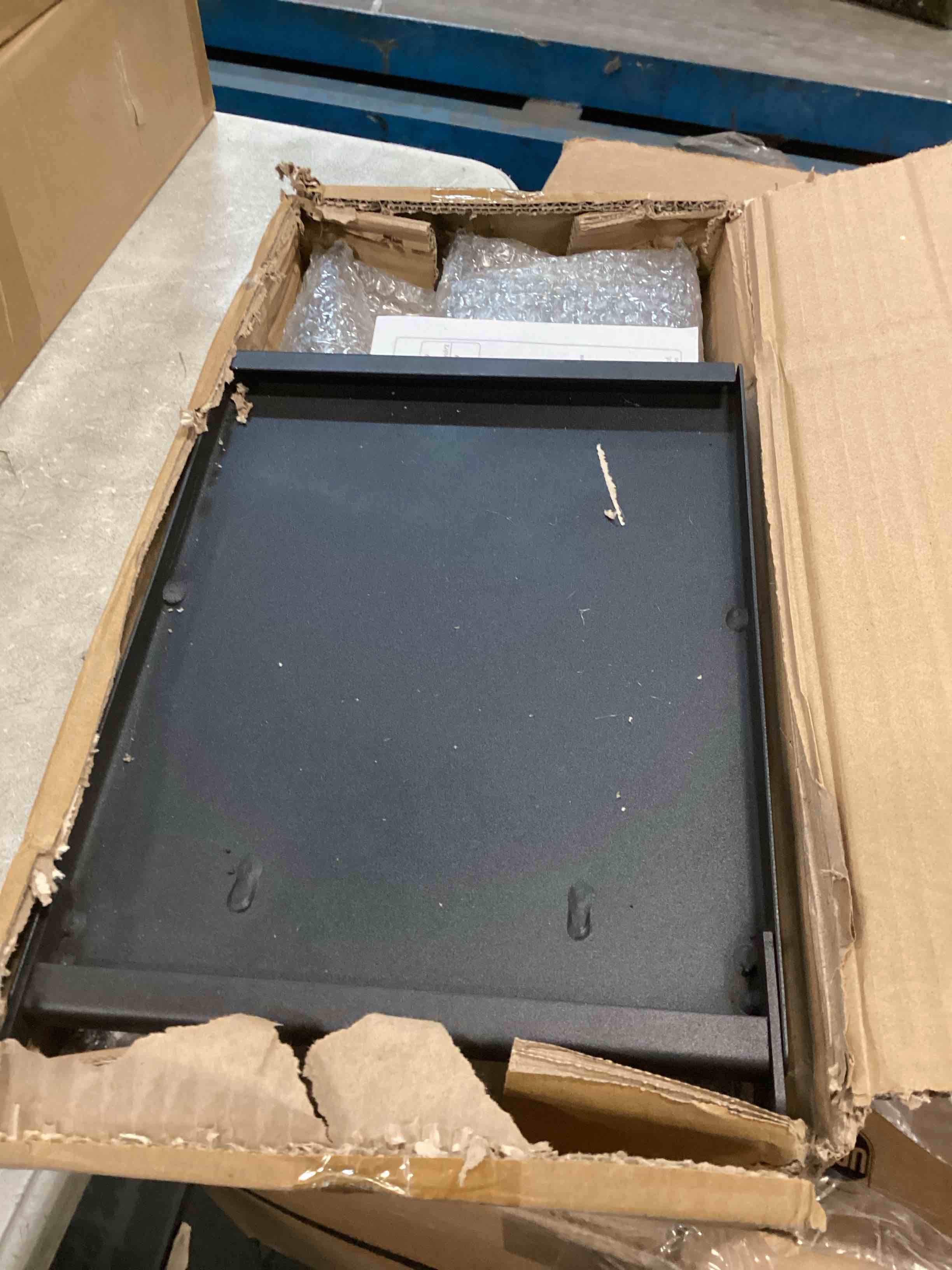 https://s3.amazonaws.com/lotting-images-prod/bidfta/PPE2134339_1741614794633.jpeg