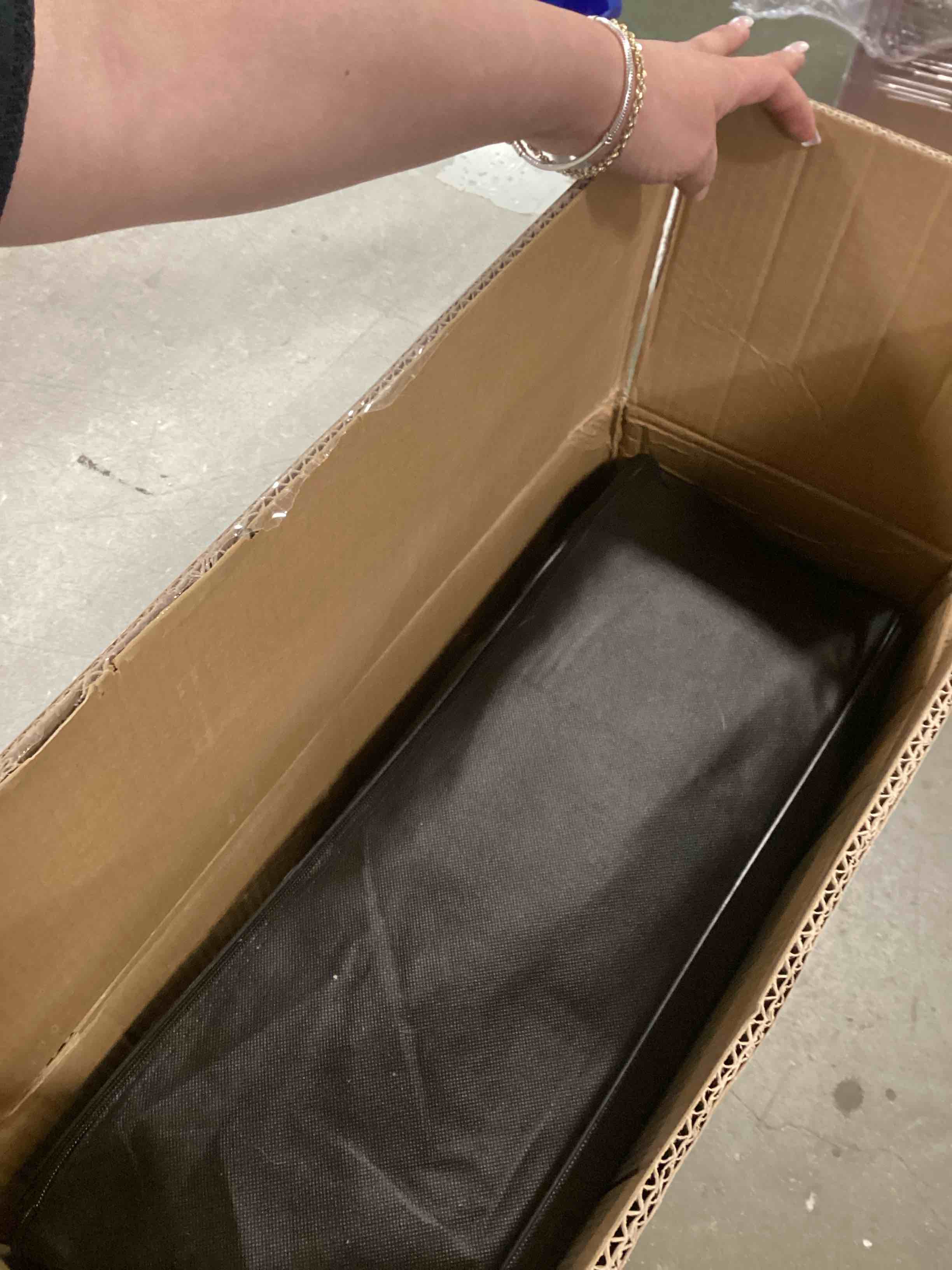 https://s3.amazonaws.com/lotting-images-prod/bidfta/PPE2135058_1741969711676.jpeg