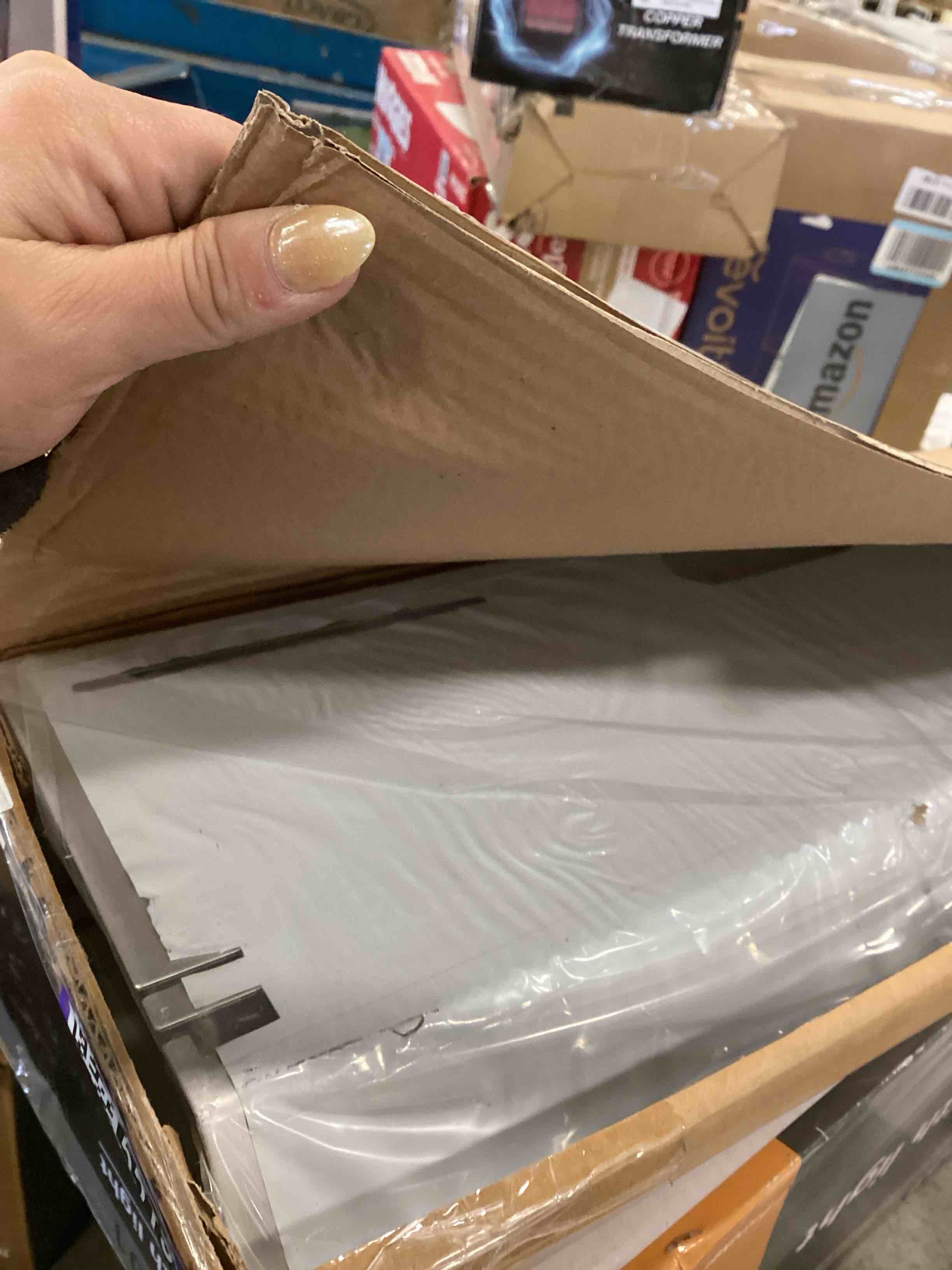 https://s3.amazonaws.com/lotting-images-prod/bidfta/PPE2135515_1742562720216.jpeg