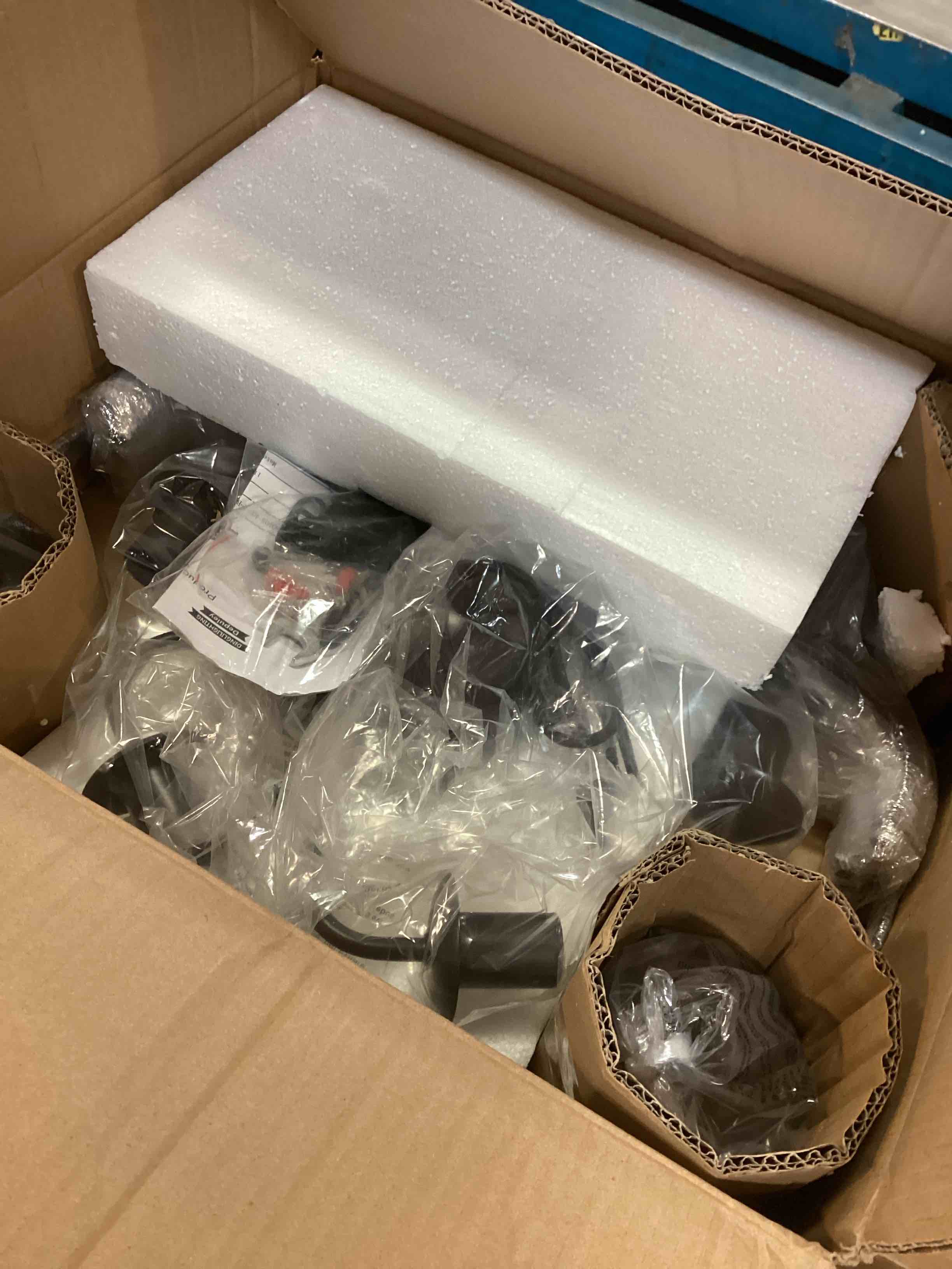 https://s3.amazonaws.com/lotting-images-prod/bidfta/PPE2135896_1742838970957.jpeg