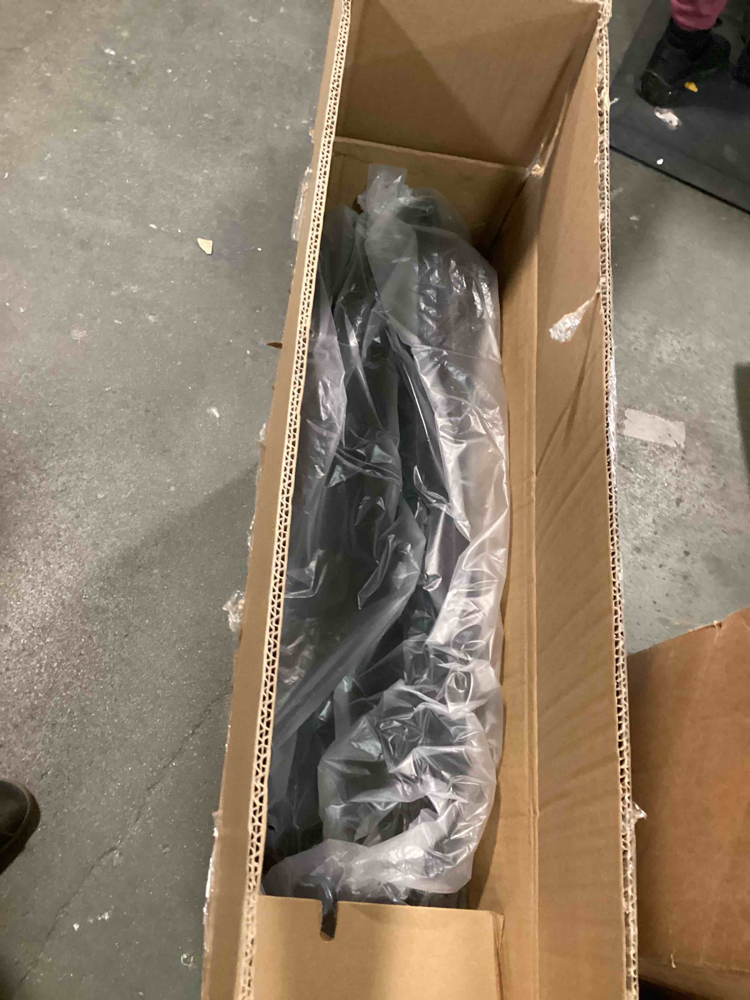 https://s3.amazonaws.com/lotting-images-prod/bidfta/PPE2136251_1742994464654.jpeg
