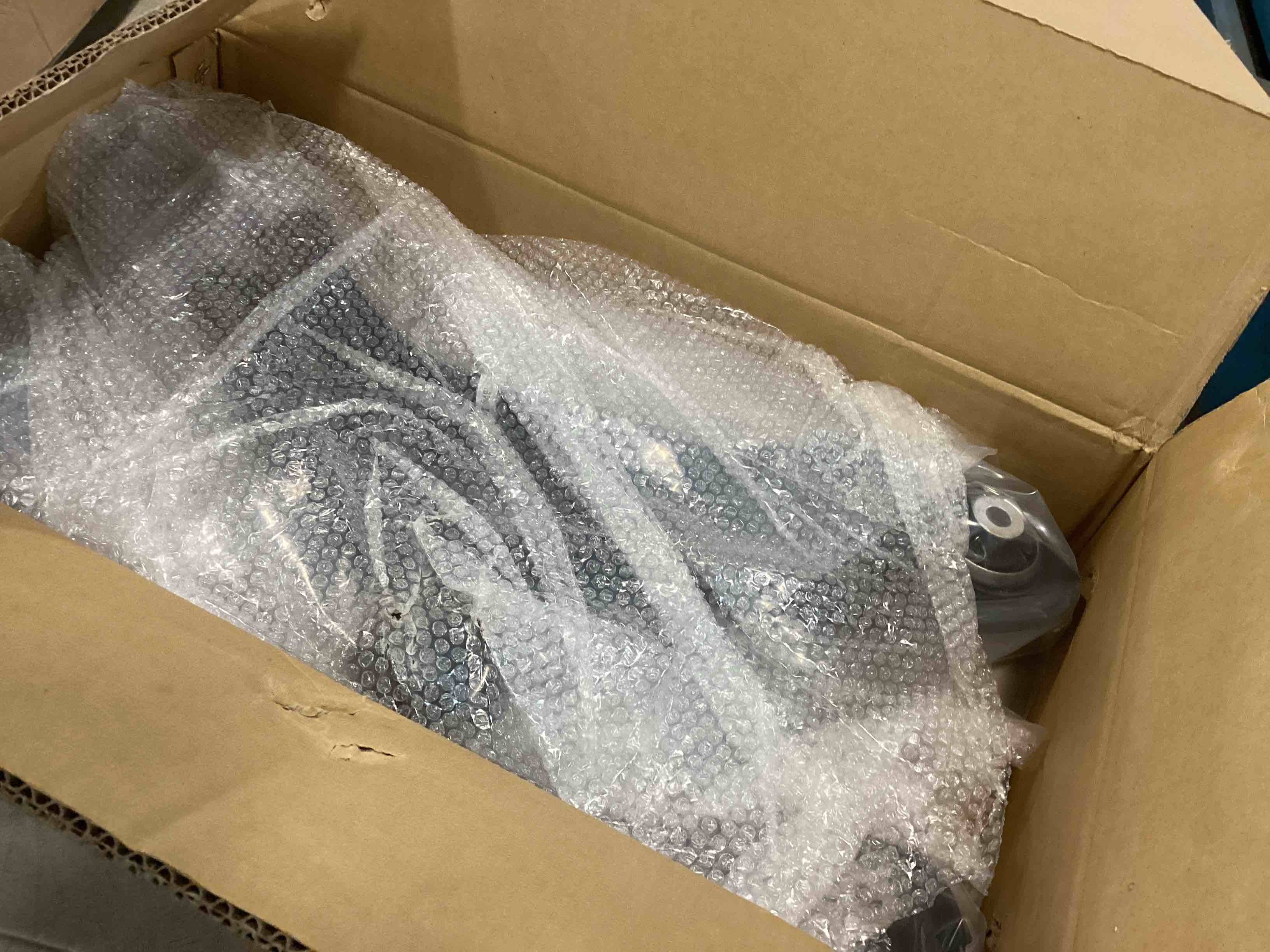 https://s3.amazonaws.com/lotting-images-prod/bidfta/PPE2136936_1743433748644.jpeg