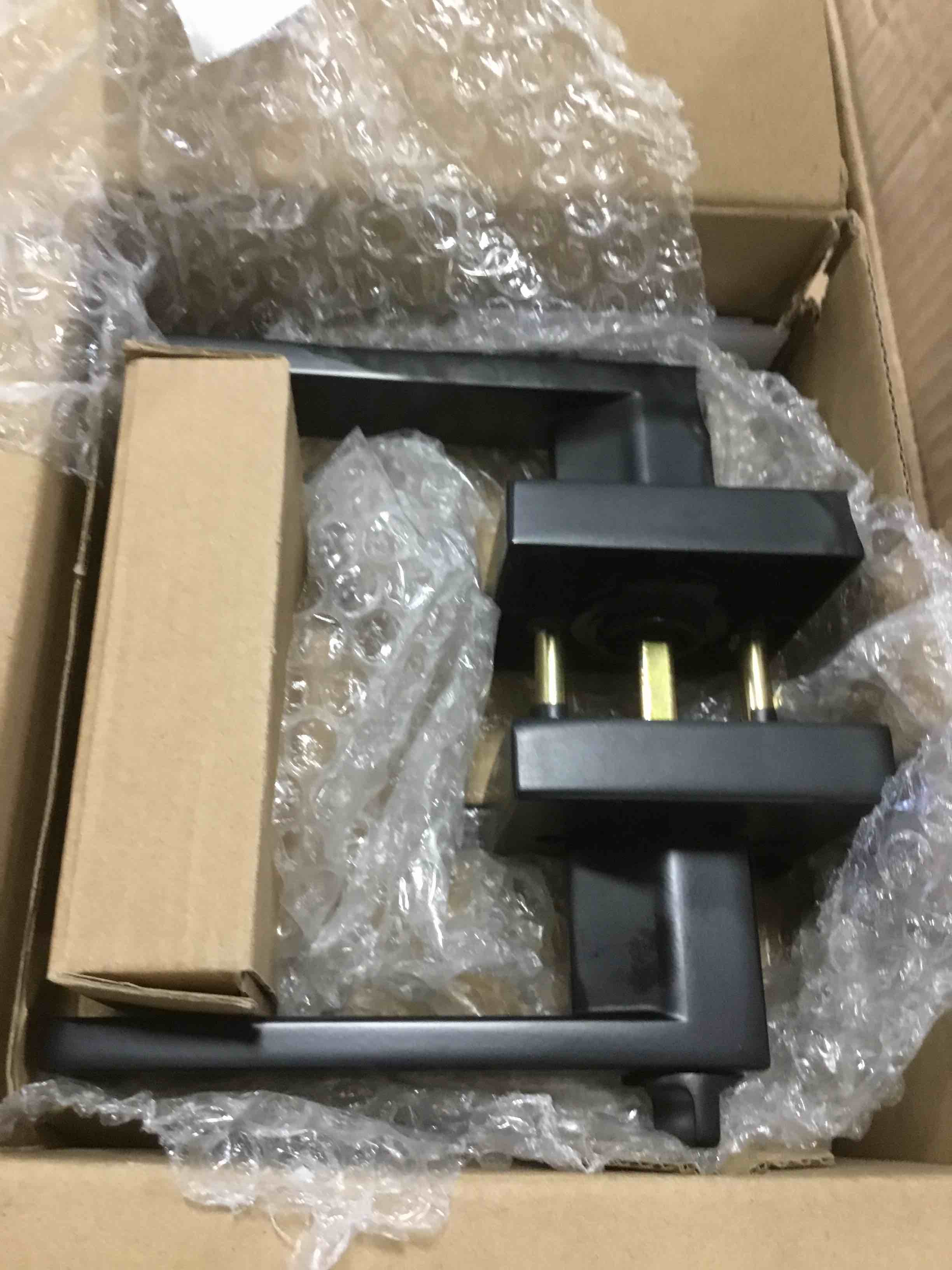 https://s3.amazonaws.com/lotting-images-prod/bidfta/PPE2138010_1741280764822.jpeg