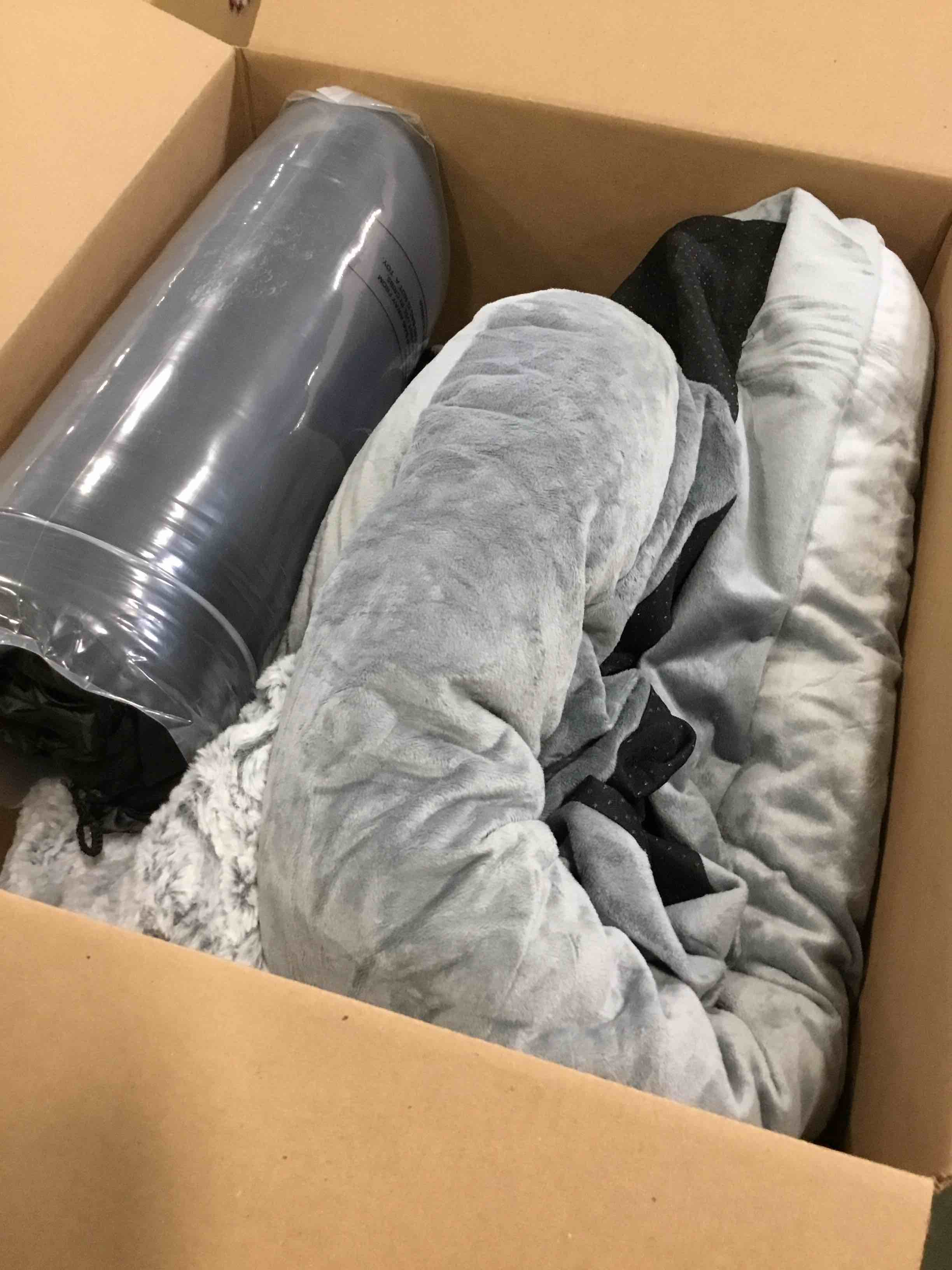 https://s3.amazonaws.com/lotting-images-prod/bidfta/PPE2138411_1741718425704.jpeg