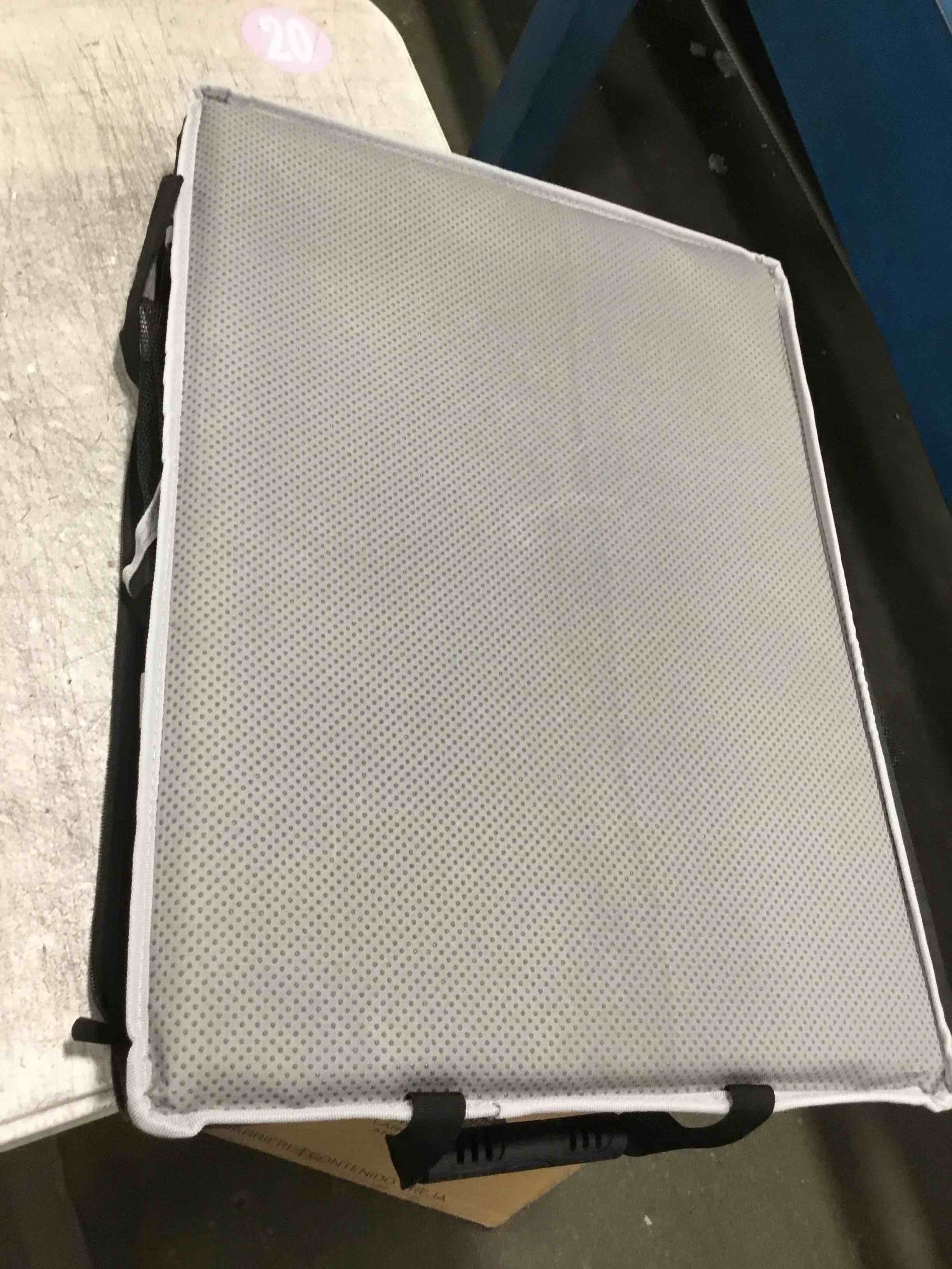 https://s3.amazonaws.com/lotting-images-prod/bidfta/PPE2138472_1741782891162.jpeg