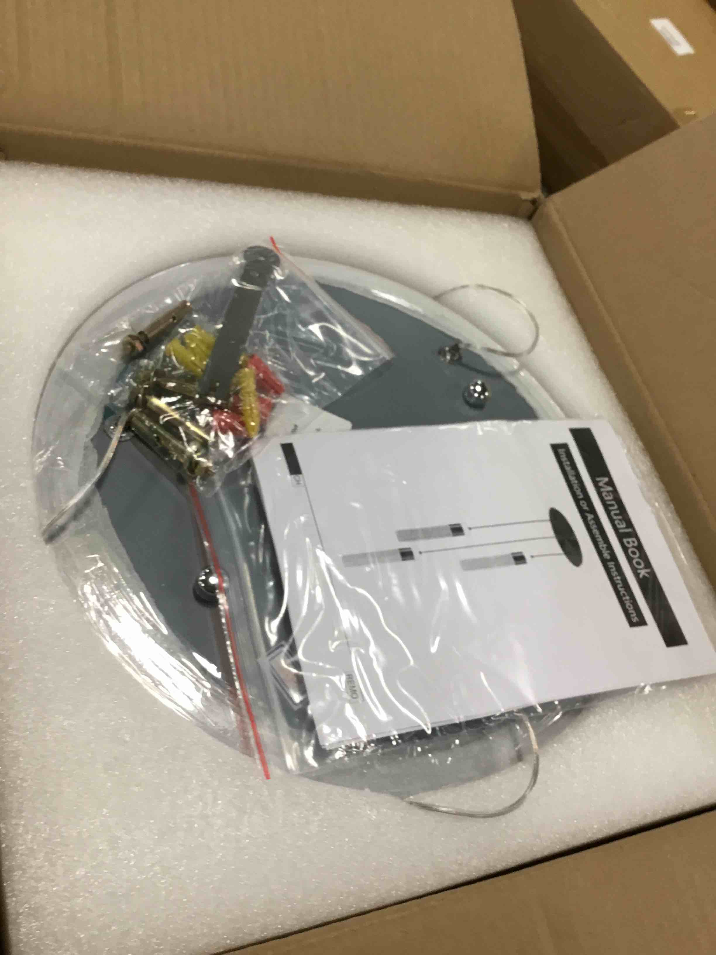 https://s3.amazonaws.com/lotting-images-prod/bidfta/PPE2138595_1741801575621.jpeg