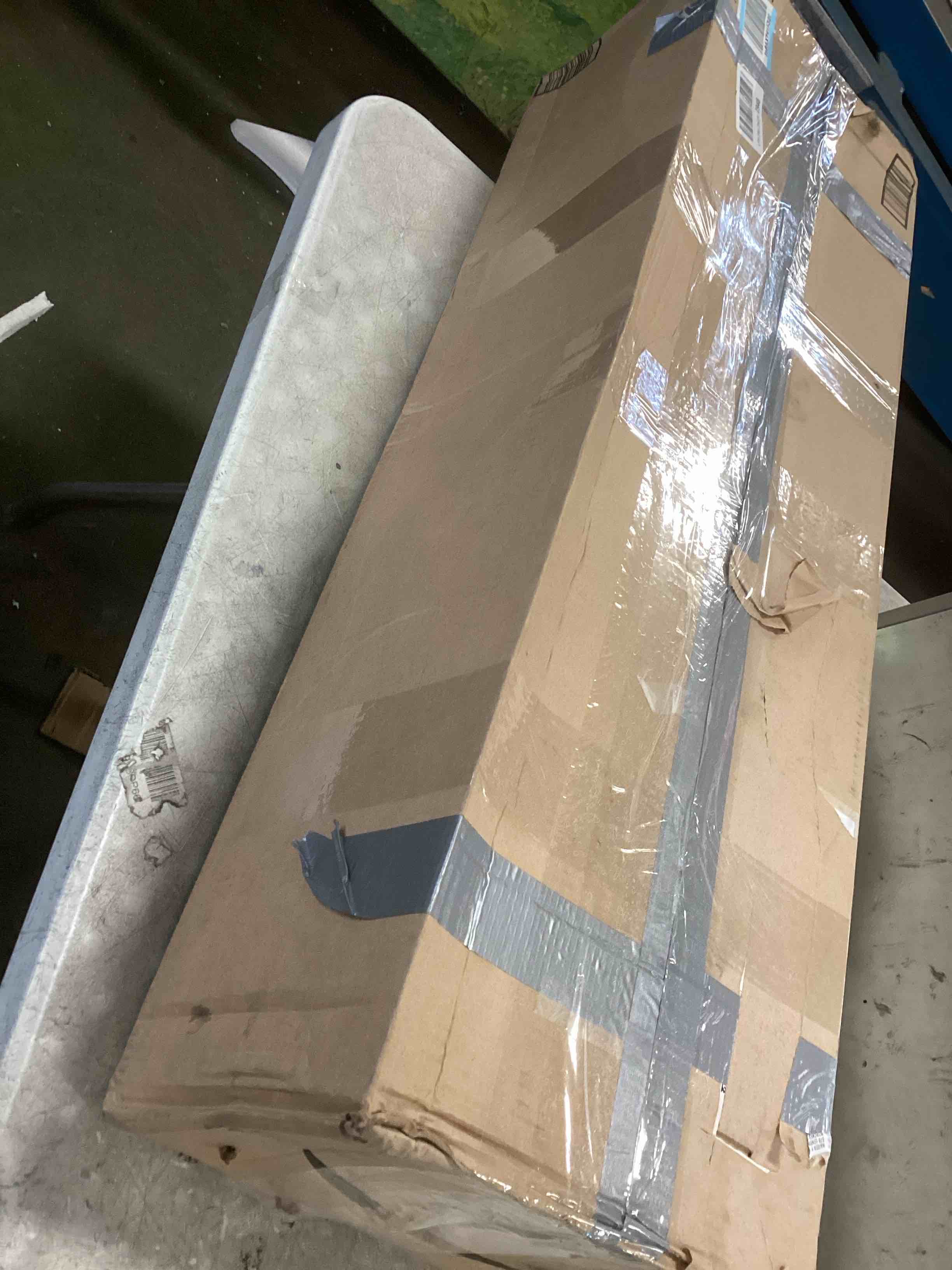 https://s3.amazonaws.com/lotting-images-prod/bidfta/PPE2142614_1742823083085.jpeg