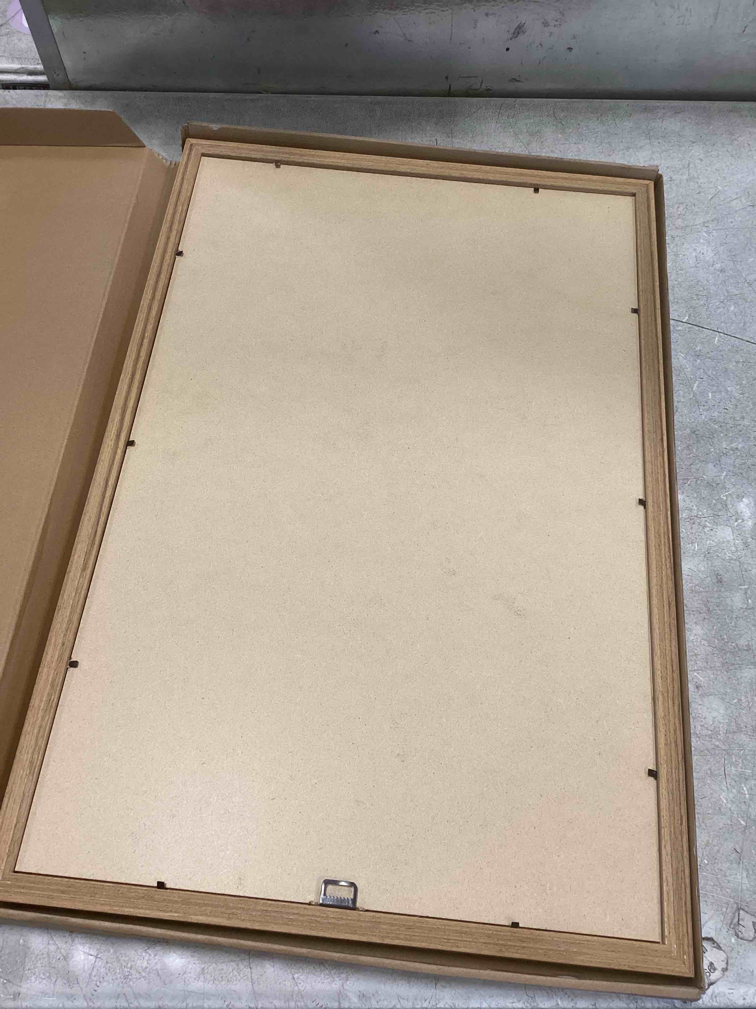 https://s3.amazonaws.com/lotting-images-prod/bidfta/PPE2142662_1742828722269.jpeg
