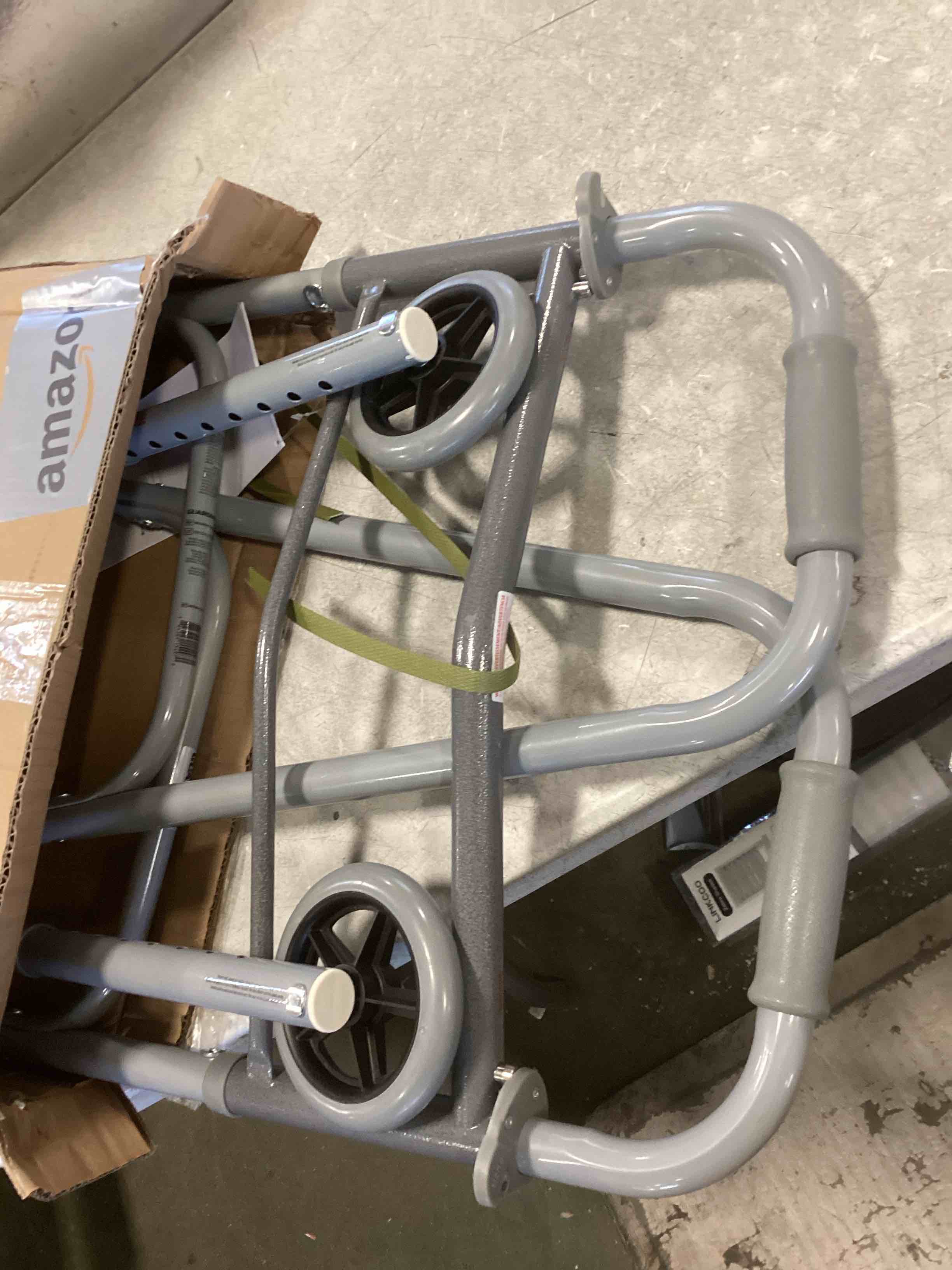 https://s3.amazonaws.com/lotting-images-prod/bidfta/PPE2142771_1742841532712.jpeg