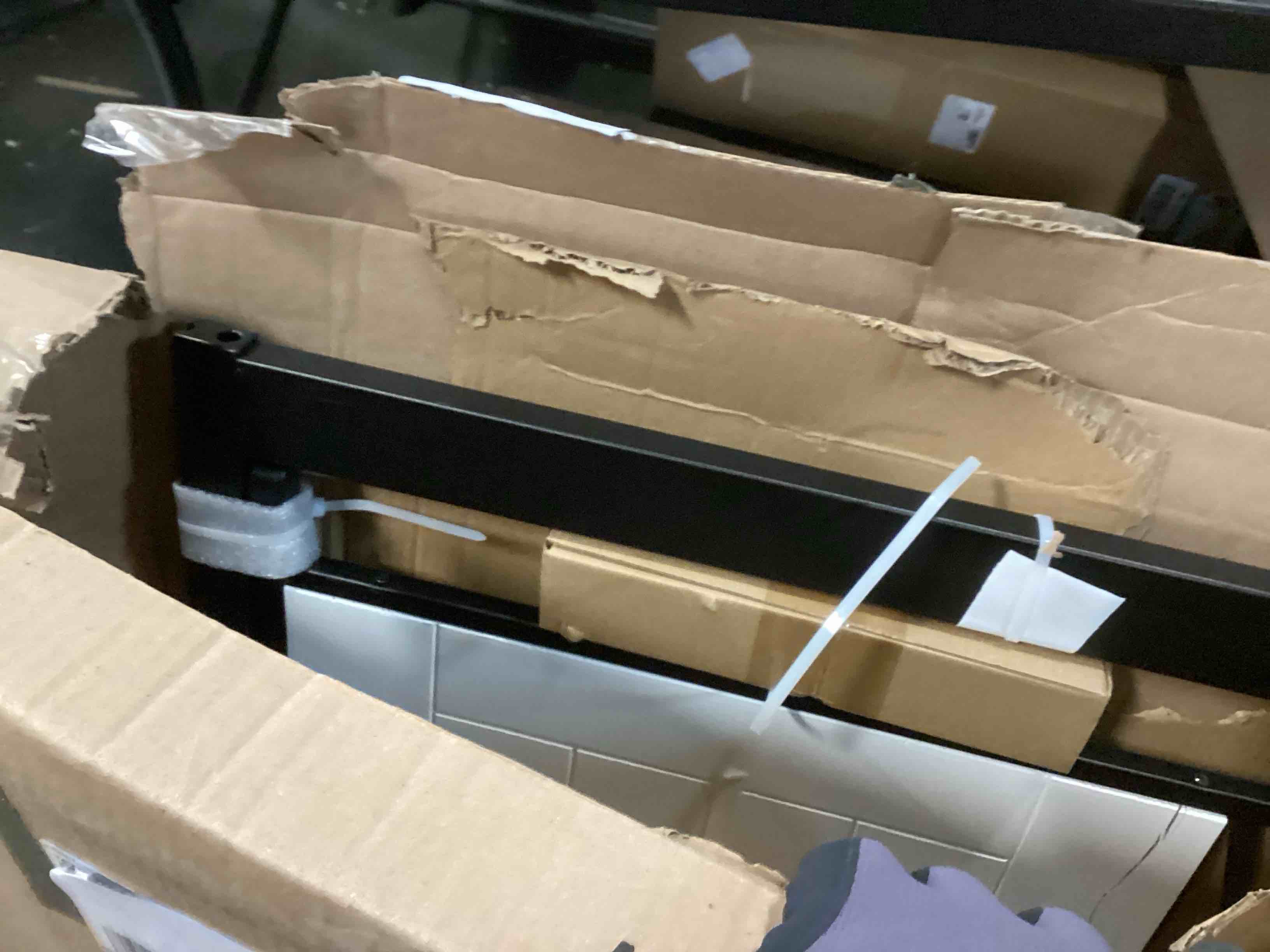 https://s3.amazonaws.com/lotting-images-prod/bidfta/PPE2143097_1741105171738.jpeg