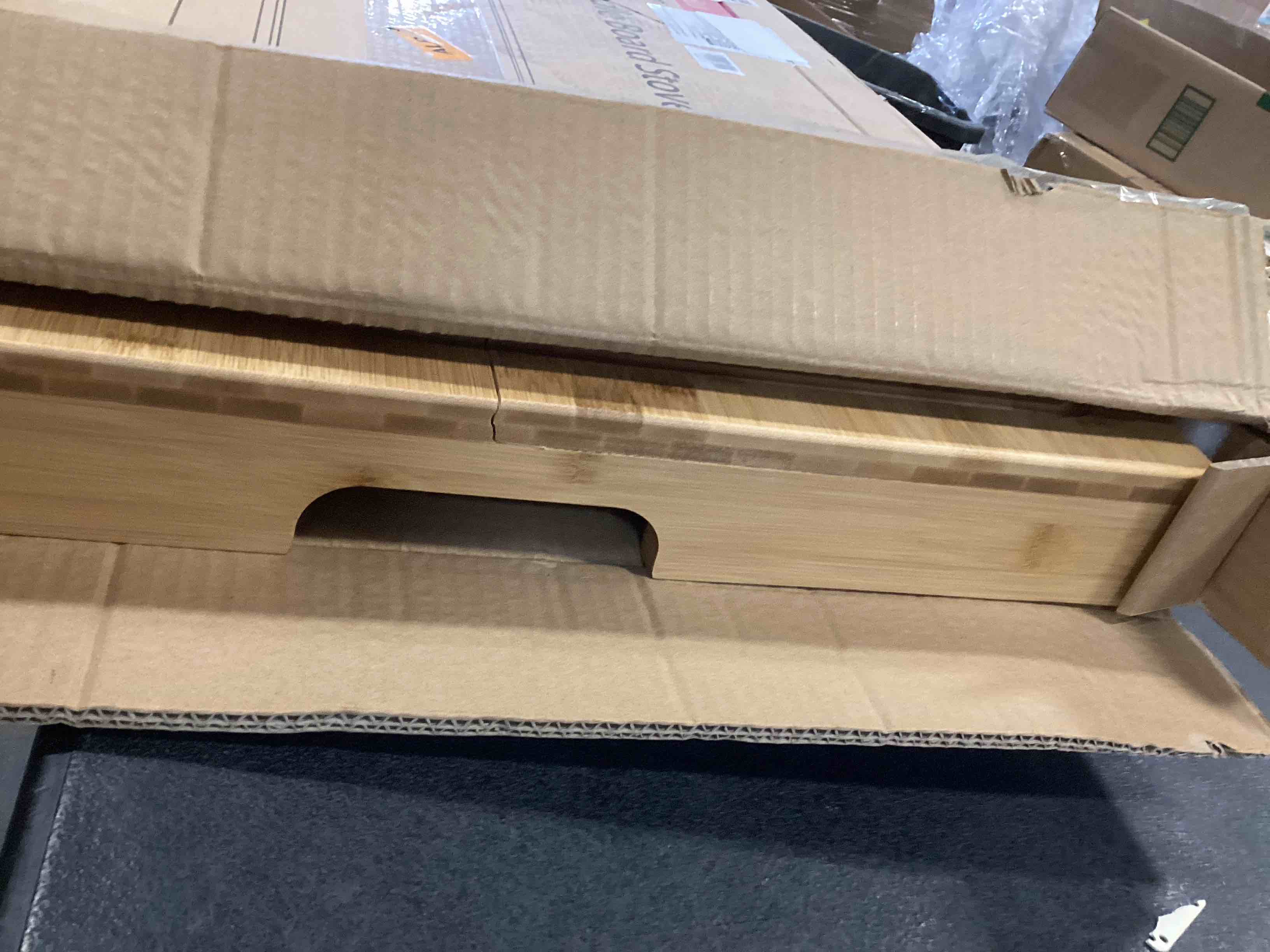 https://s3.amazonaws.com/lotting-images-prod/bidfta/PPE2143103_1741105811579.jpeg
