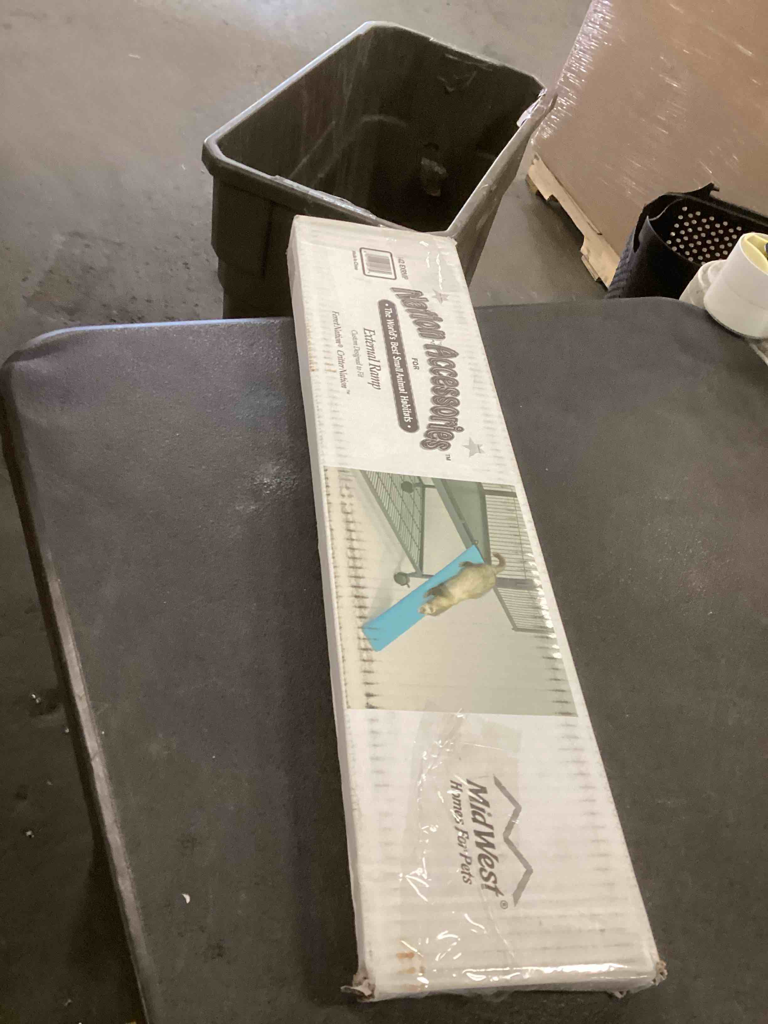 https://s3.amazonaws.com/lotting-images-prod/bidfta/PPE2143199_1741117241873.jpeg
