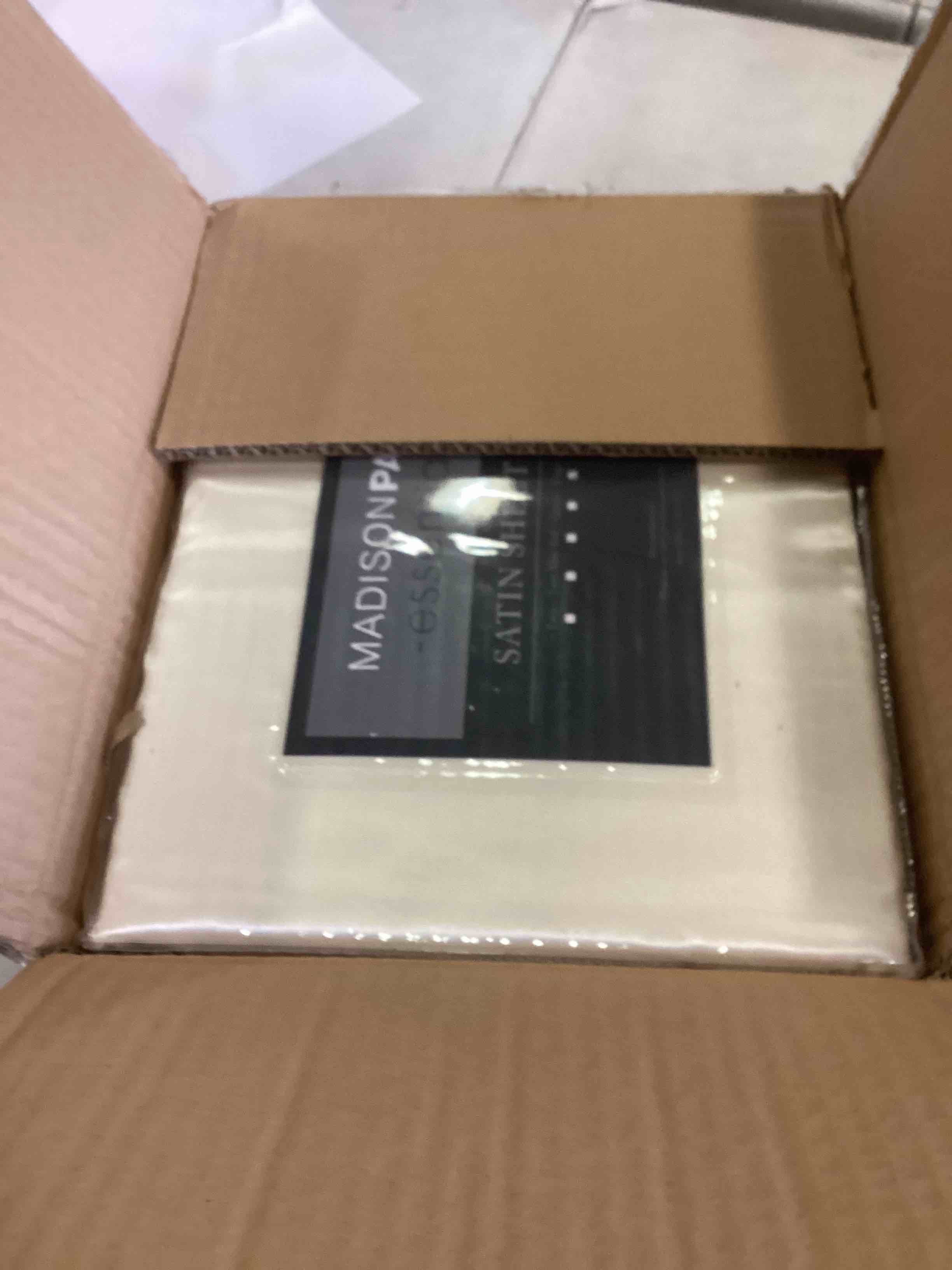 https://s3.amazonaws.com/lotting-images-prod/bidfta/PPE2143269_1741184376243.jpeg