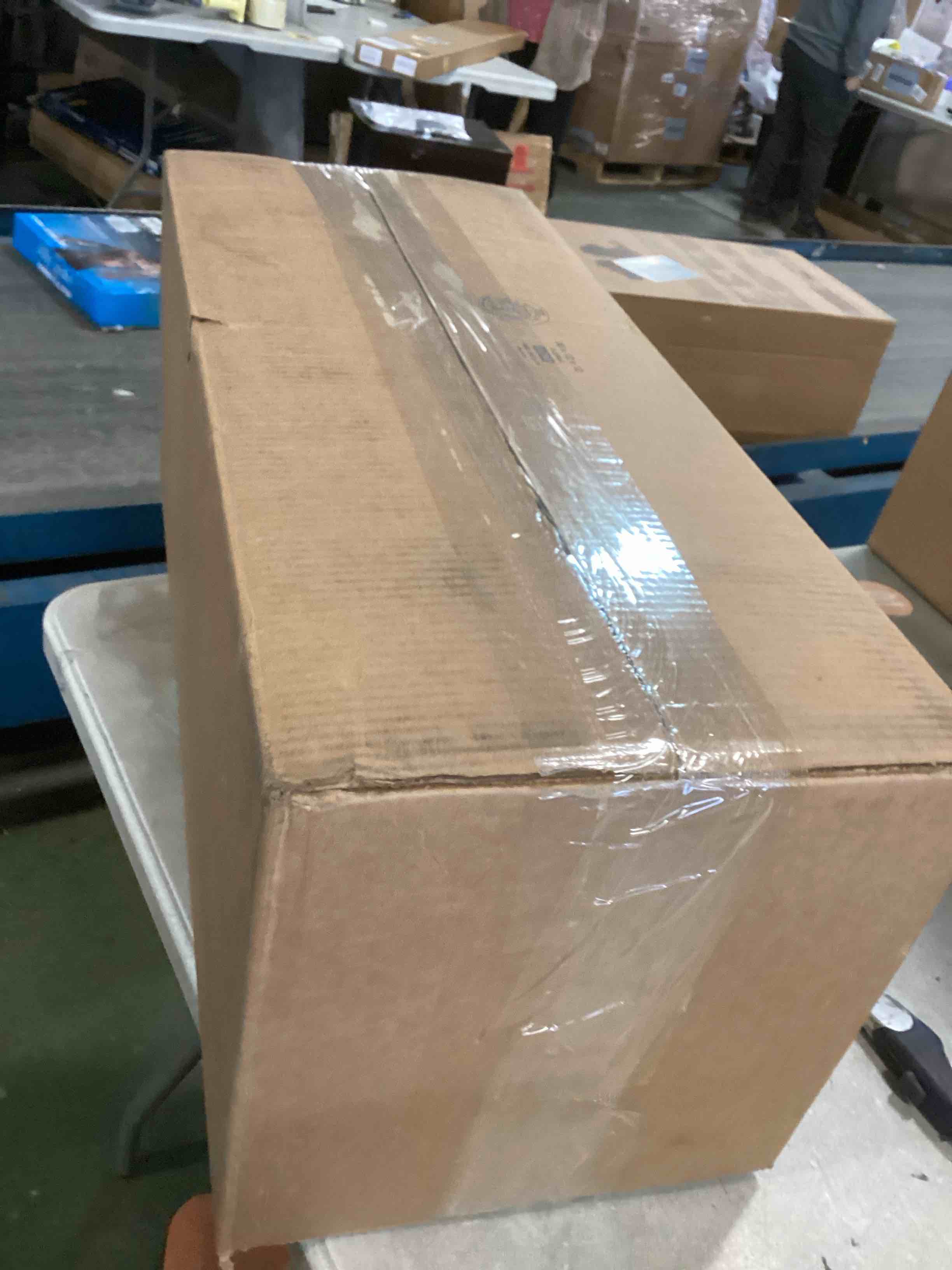 https://s3.amazonaws.com/lotting-images-prod/bidfta/PPE2143553_1741281616349.jpeg