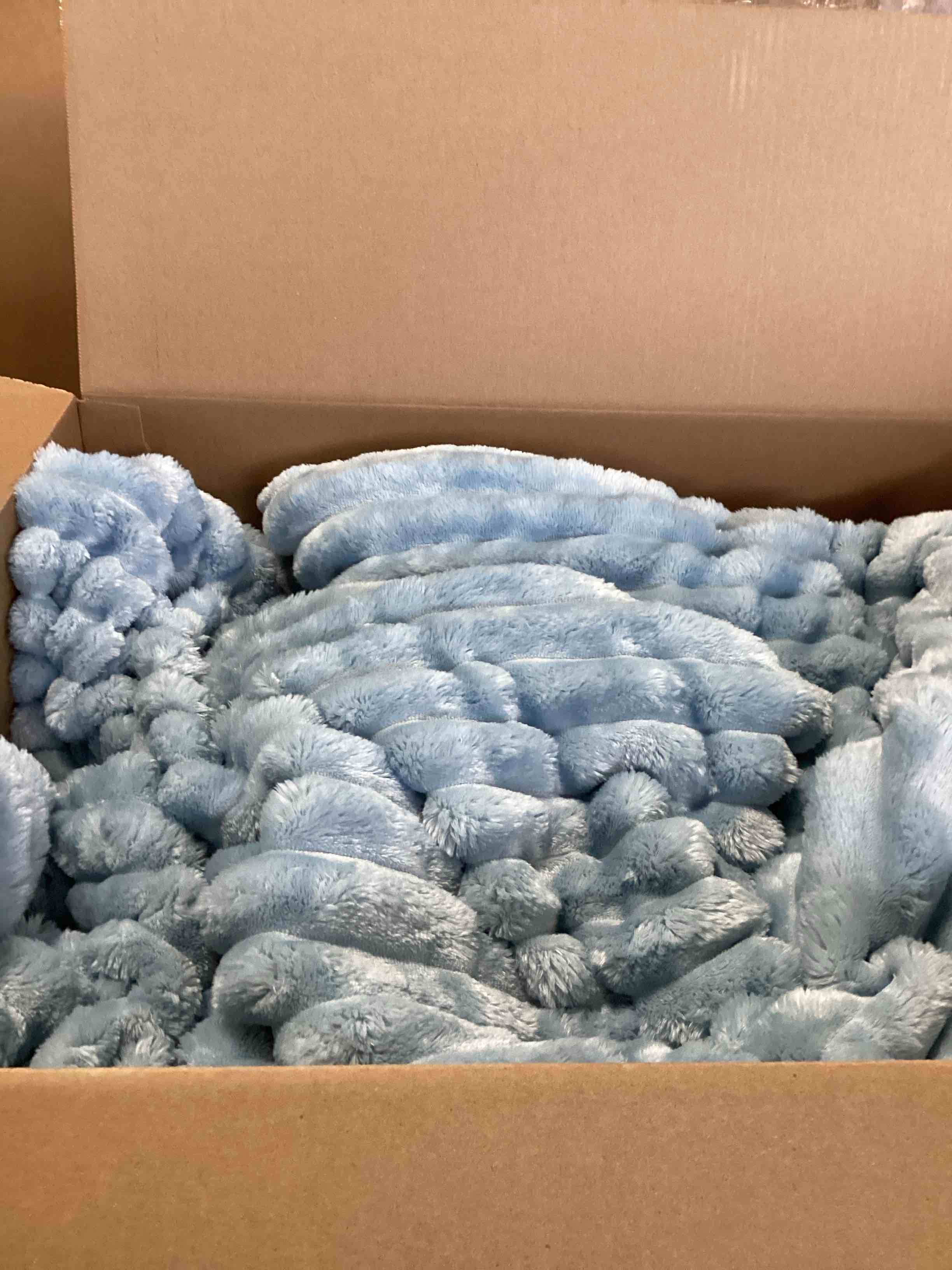 https://s3.amazonaws.com/lotting-images-prod/bidfta/PPE2143767_1741377317598.jpeg