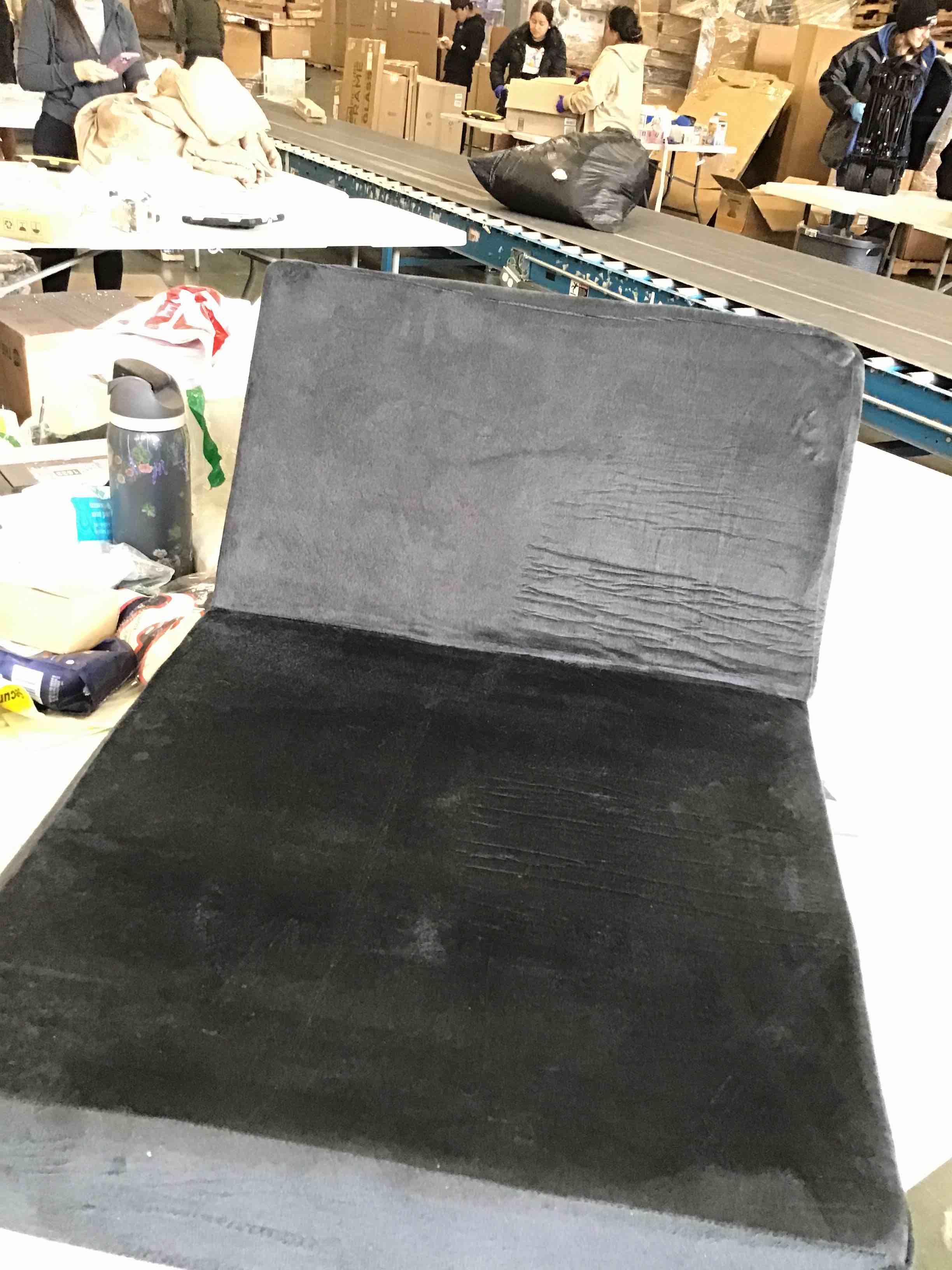 https://s3.amazonaws.com/lotting-images-prod/bidfta/PPE2144238_1741789484978.jpeg