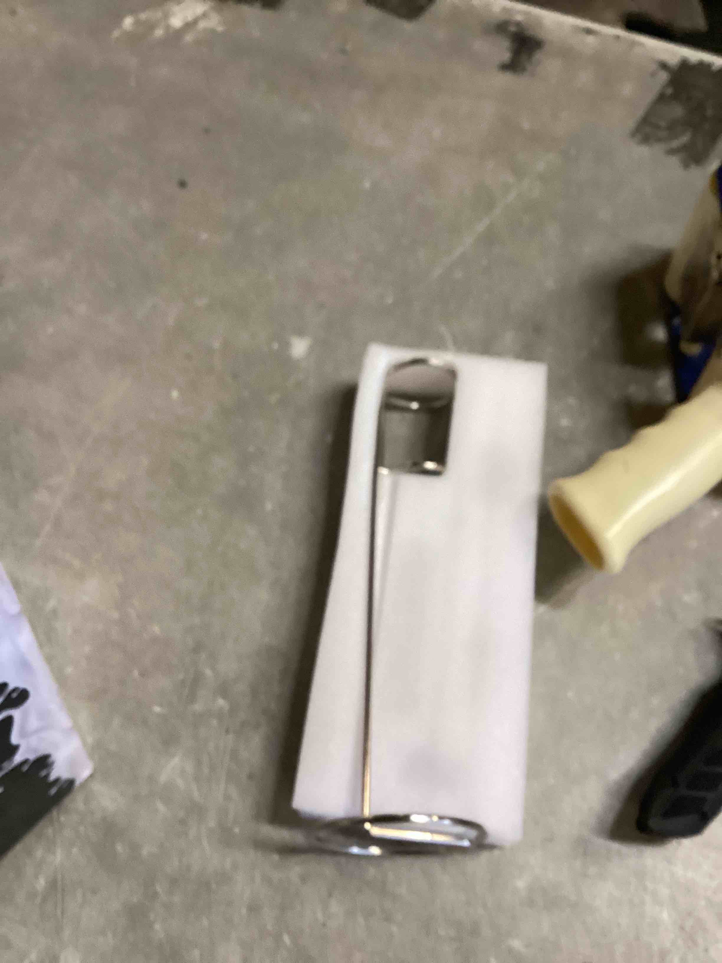 https://s3.amazonaws.com/lotting-images-prod/bidfta/PPE2145410_1742827372774.jpeg