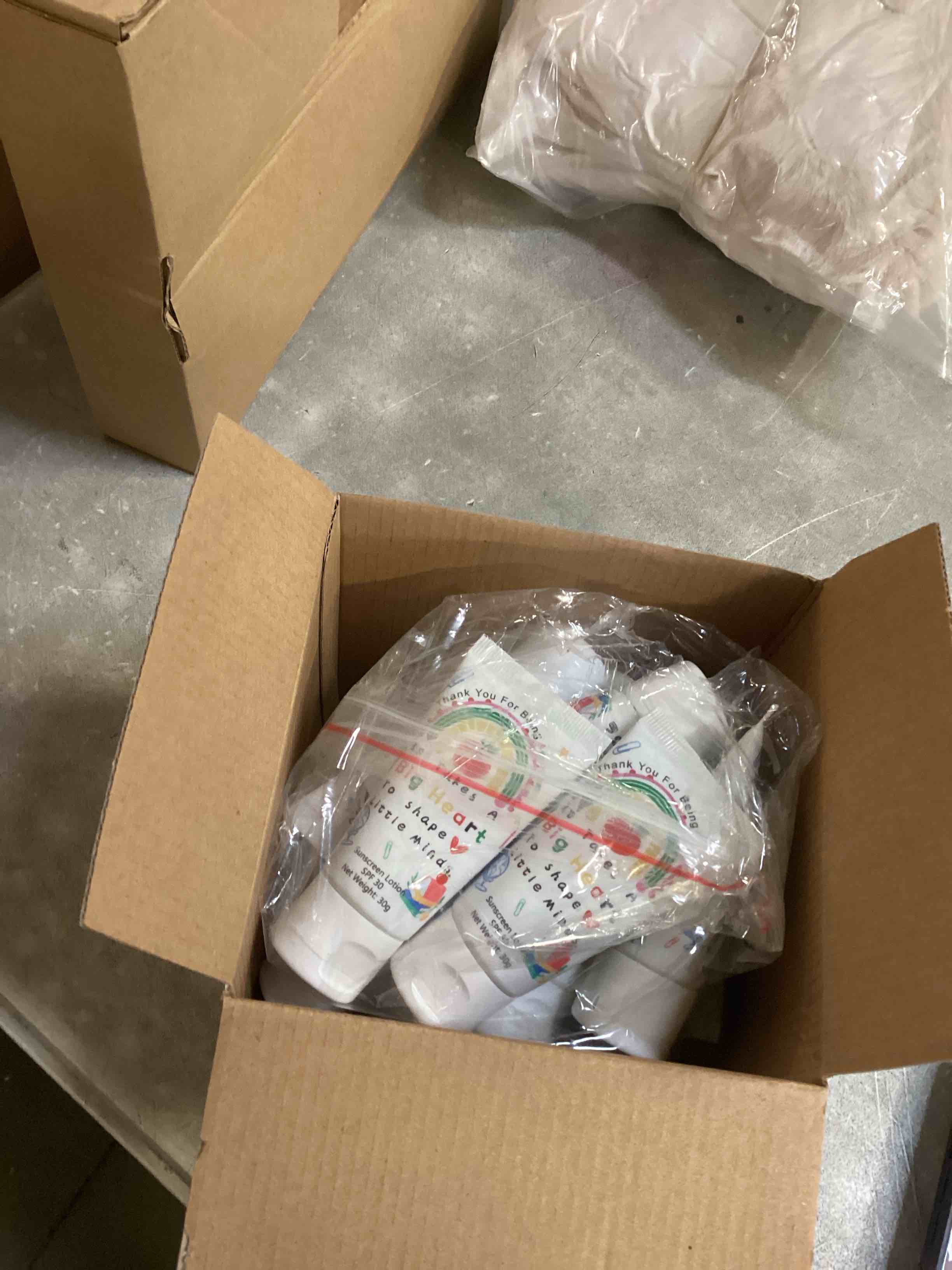 https://s3.amazonaws.com/lotting-images-prod/bidfta/PPE2145901_1743009066199.jpeg