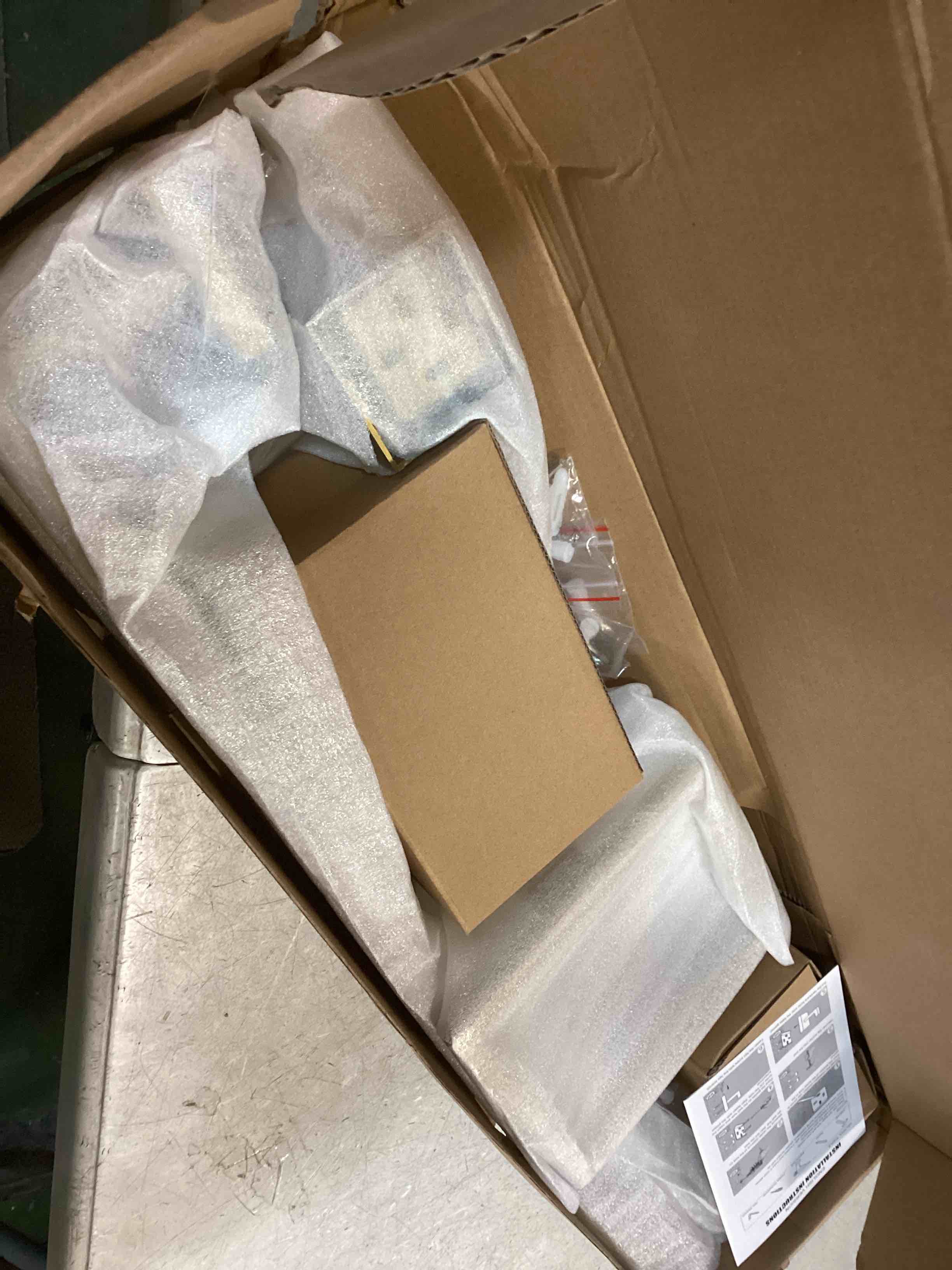 https://s3.amazonaws.com/lotting-images-prod/bidfta/PPE2147270_1741097916479.jpeg