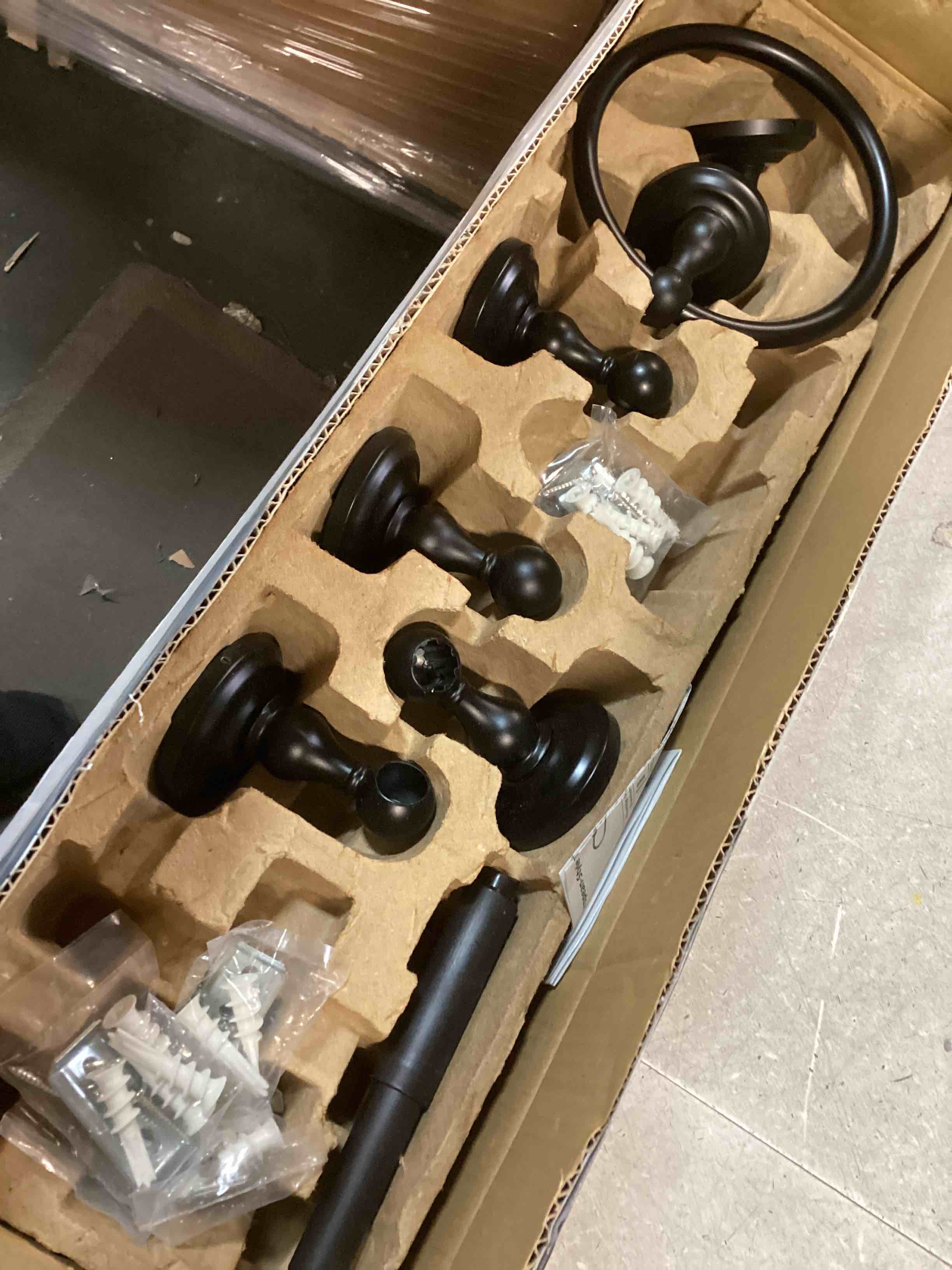 https://s3.amazonaws.com/lotting-images-prod/bidfta/PPE2147379_1741113100770.jpeg