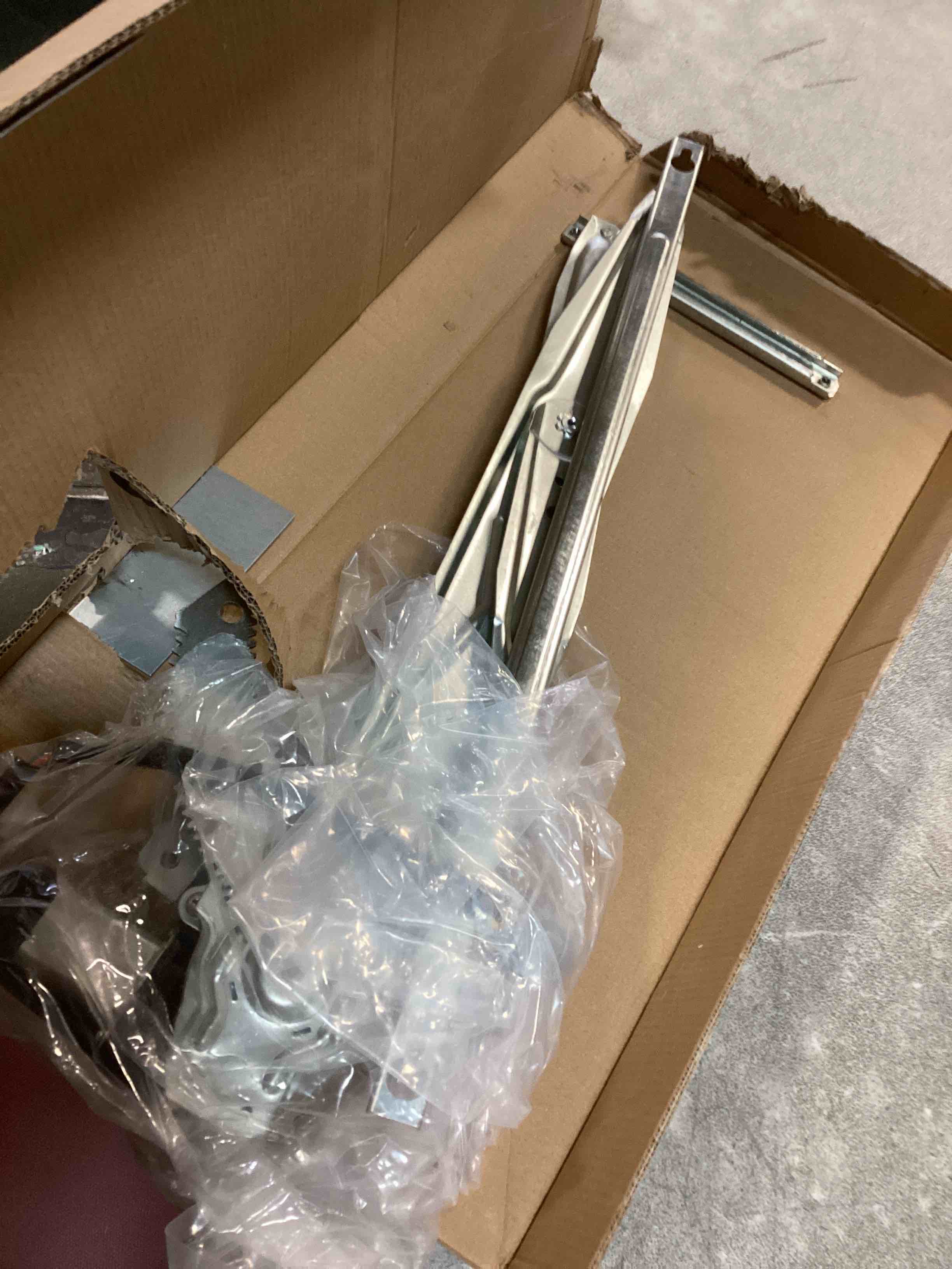 https://s3.amazonaws.com/lotting-images-prod/bidfta/PPE2147526_1741186405734.jpeg