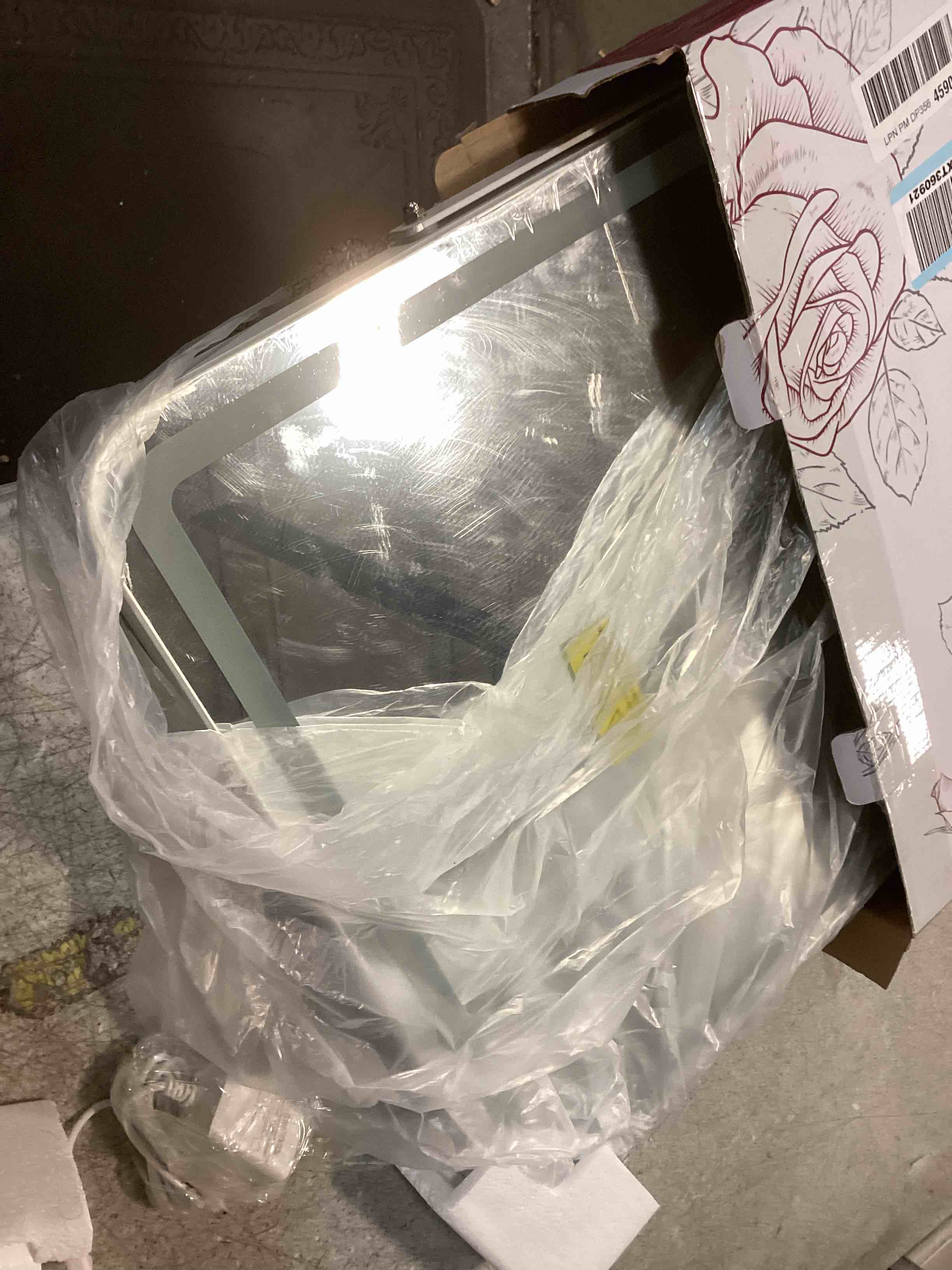 https://s3.amazonaws.com/lotting-images-prod/bidfta/PPE2148077_1741377238621.jpeg