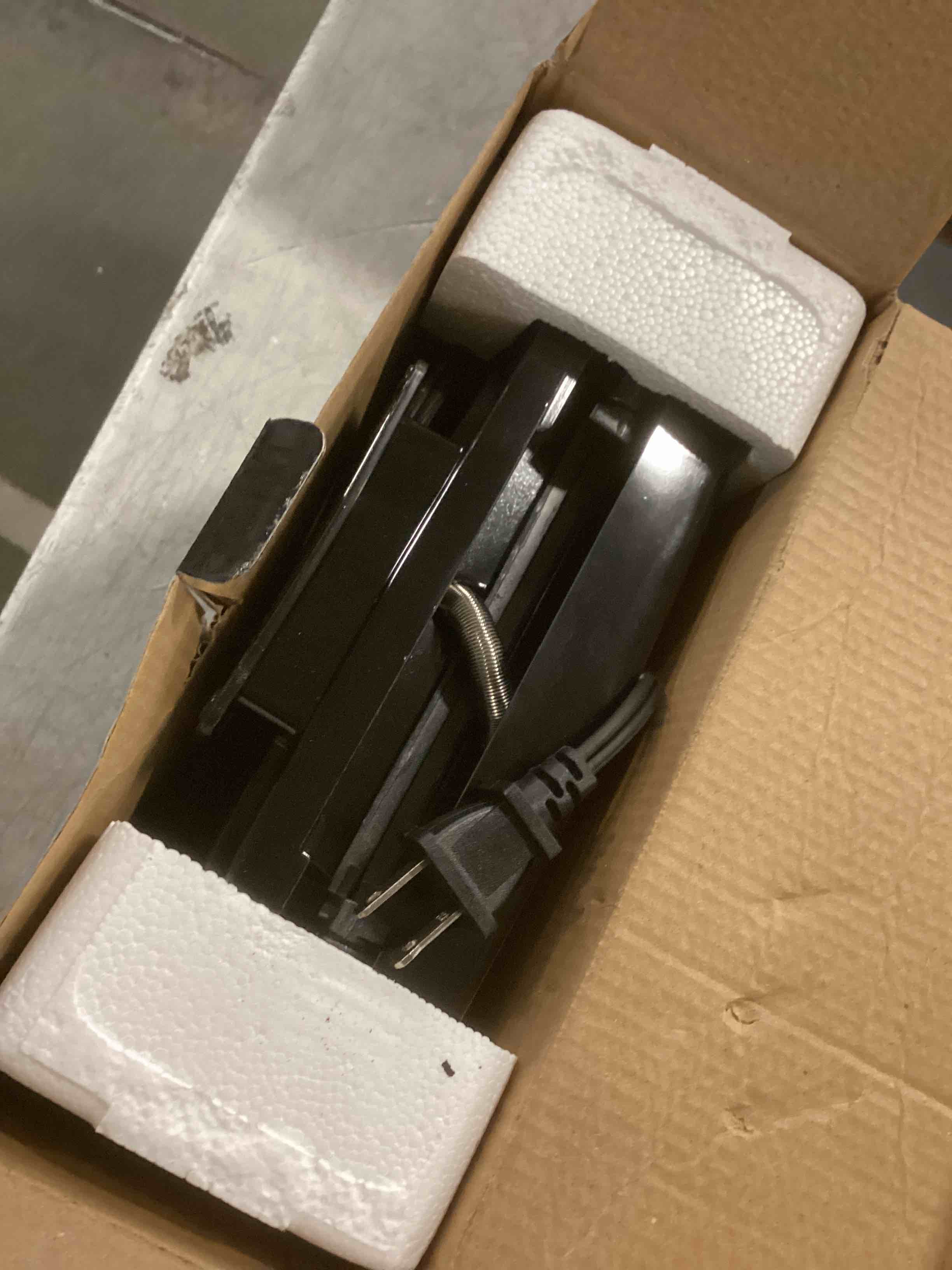 https://s3.amazonaws.com/lotting-images-prod/bidfta/PPE2148375_1741710778232.jpeg
