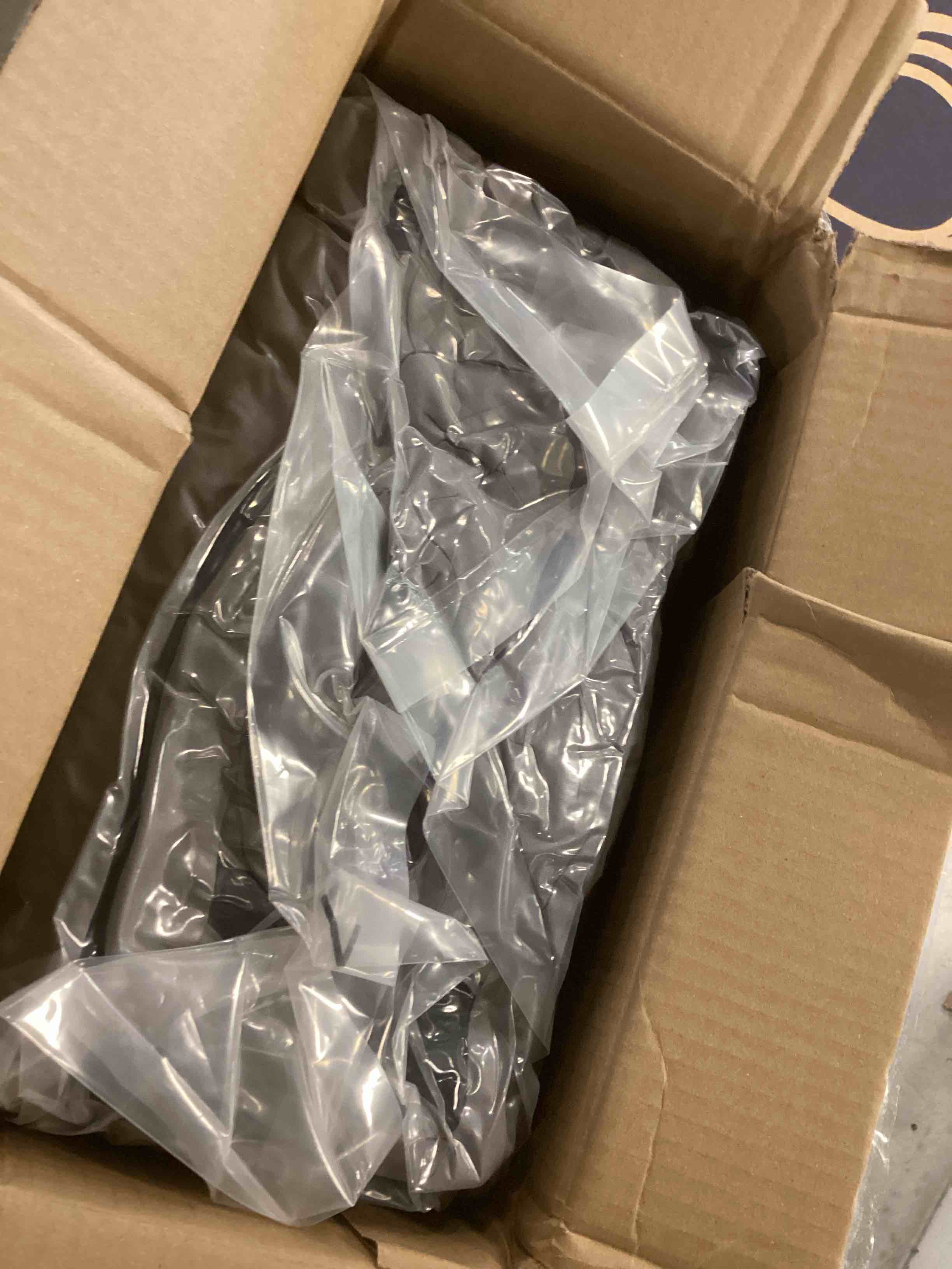 https://s3.amazonaws.com/lotting-images-prod/bidfta/PPE2148379_1741711032626.jpeg