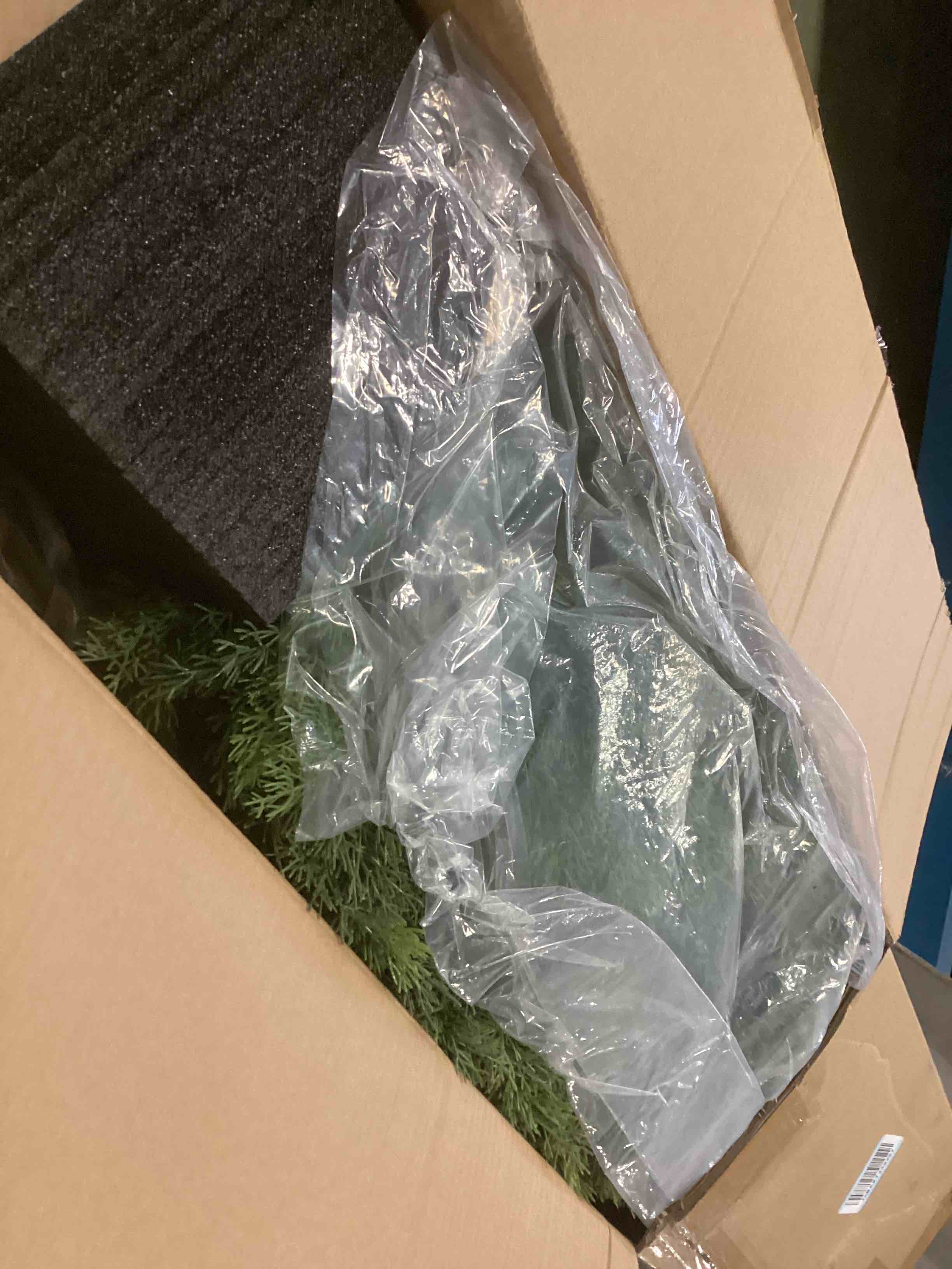 https://s3.amazonaws.com/lotting-images-prod/bidfta/PPE2148720_1741894150265.jpeg