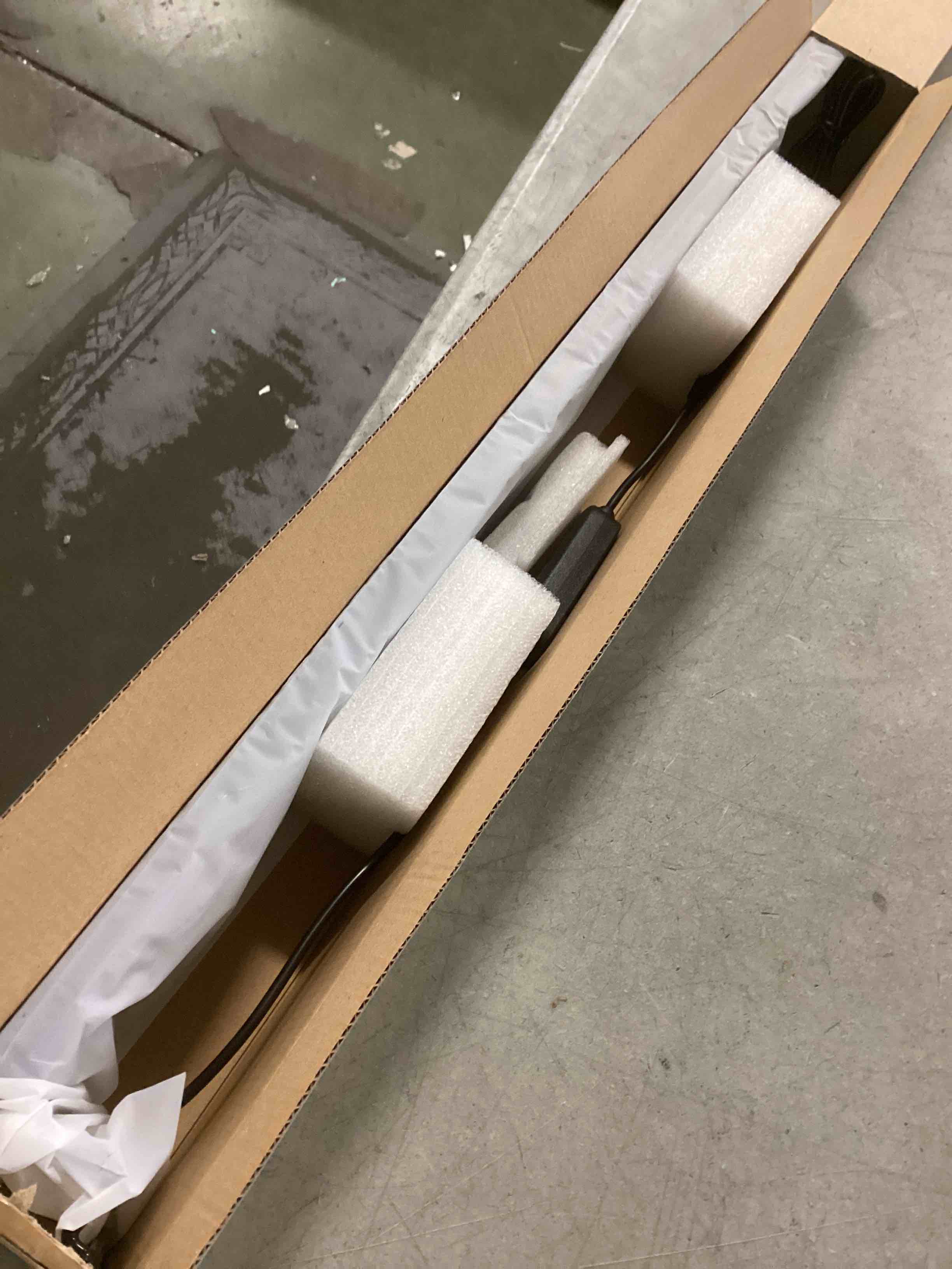 https://s3.amazonaws.com/lotting-images-prod/bidfta/PPE2148740_1741896709669.jpeg