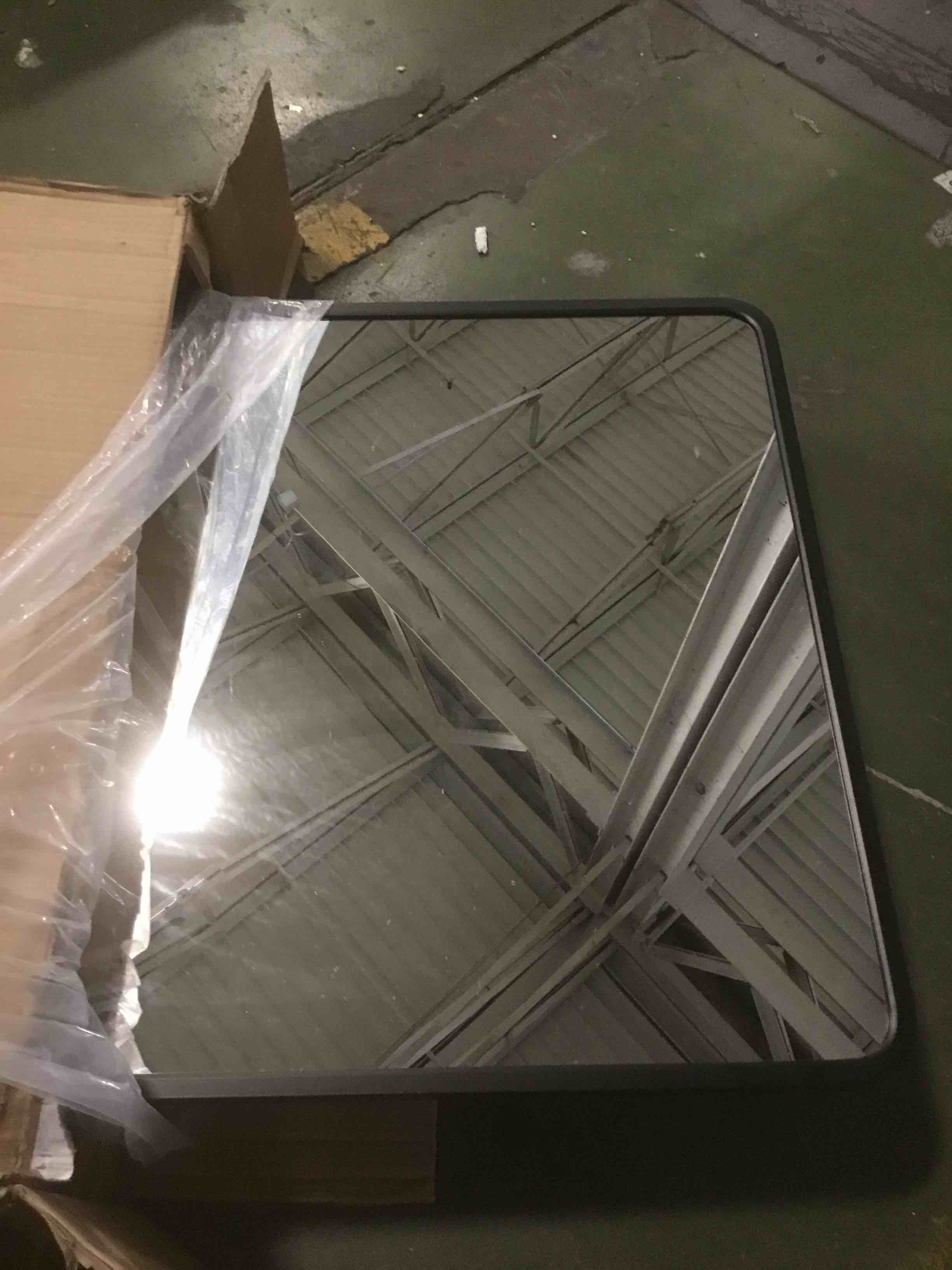 https://s3.amazonaws.com/lotting-images-prod/bidfta/PPE2150408_1741887640501.jpeg