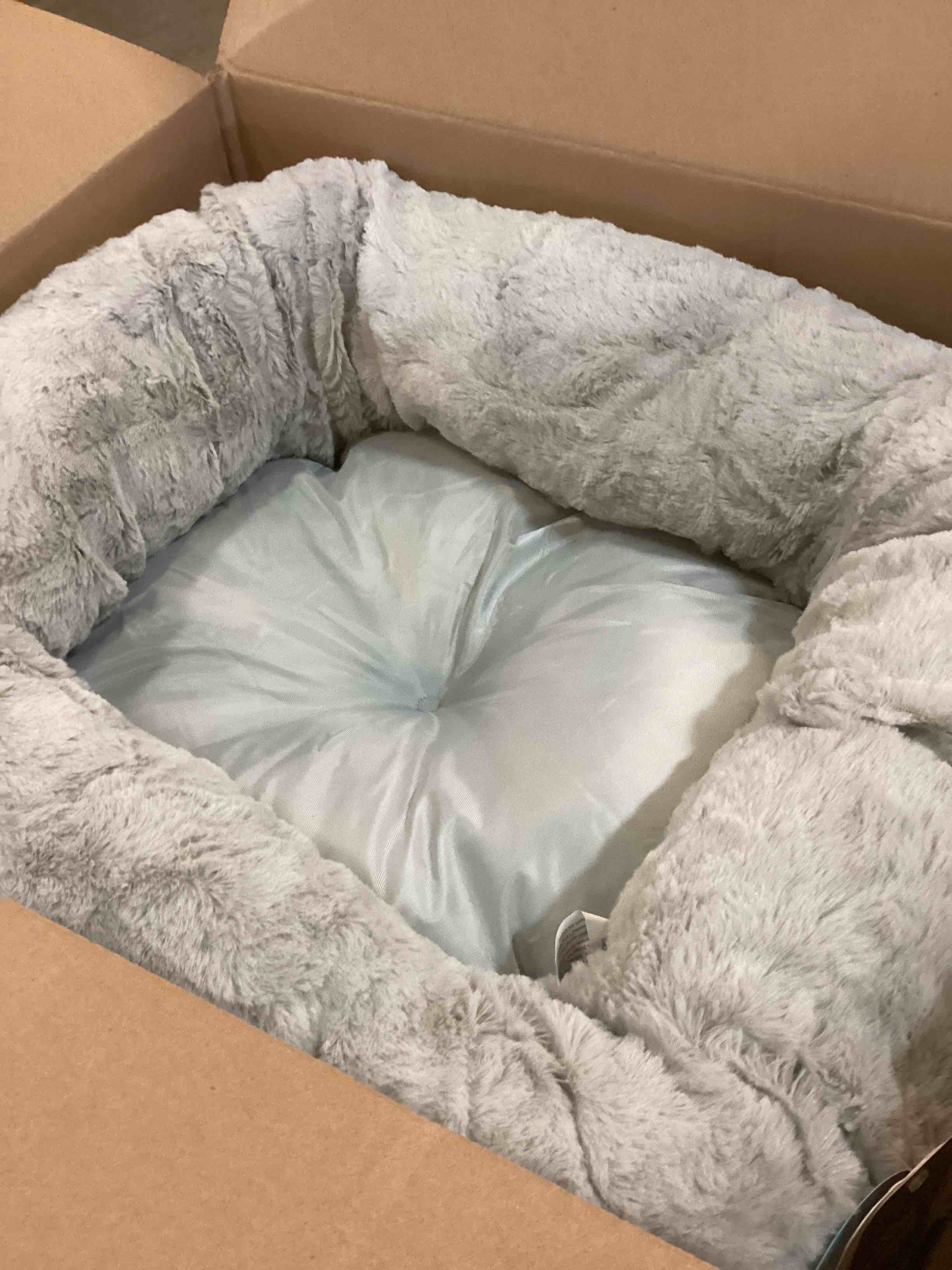 https://s3.amazonaws.com/lotting-images-prod/bidfta/PPE2158174_1738174686472.jpeg