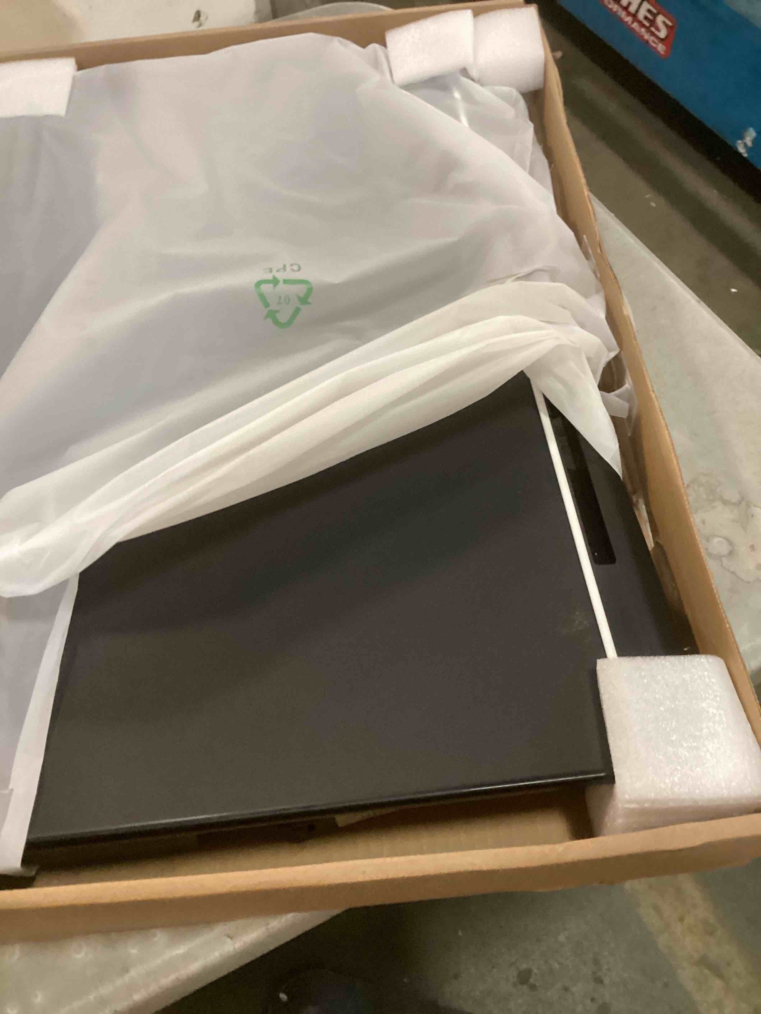 https://s3.amazonaws.com/lotting-images-prod/bidfta/PPE2158496_1738341953261.jpeg