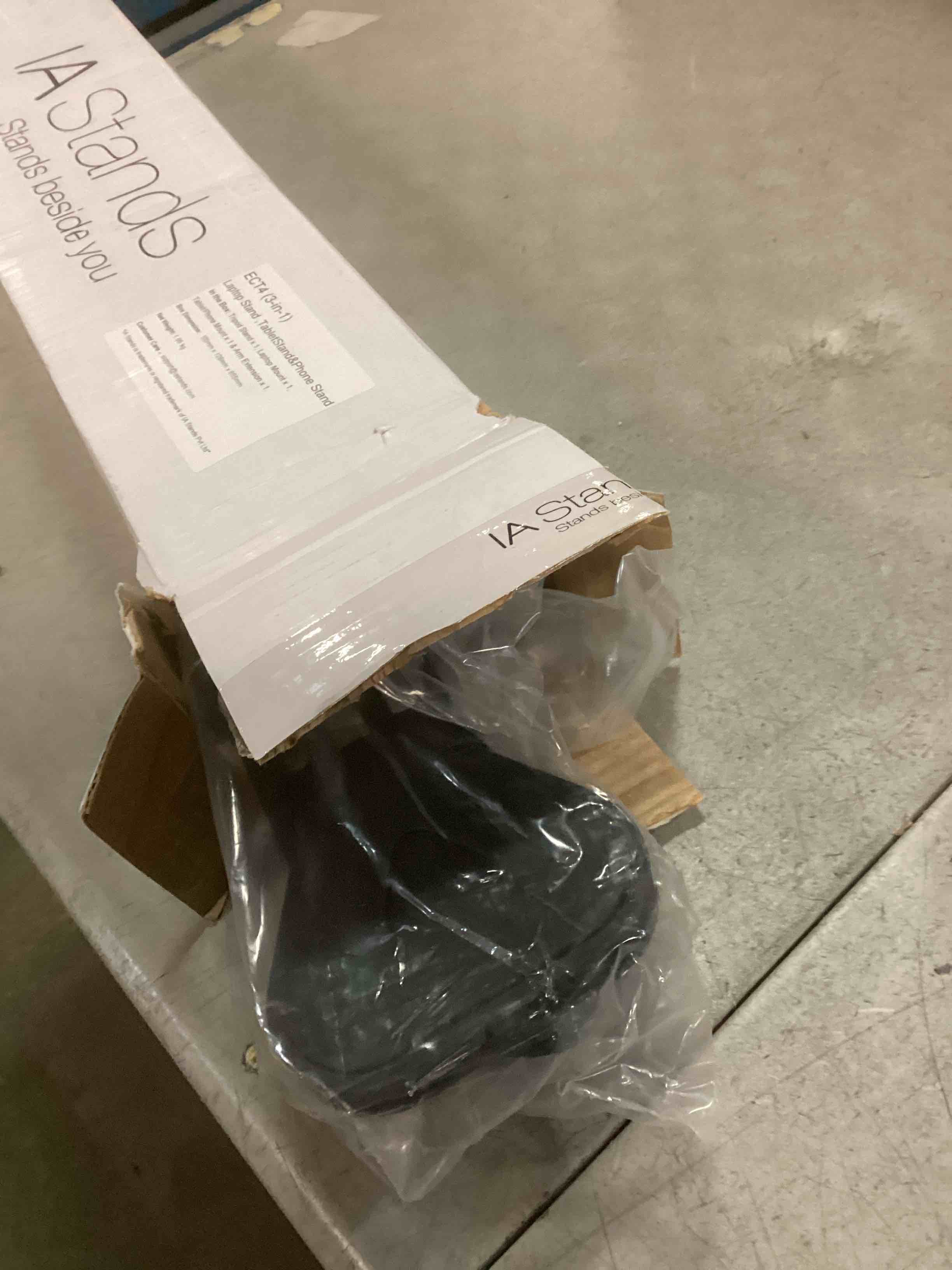 https://s3.amazonaws.com/lotting-images-prod/bidfta/PPE2158640_1738588075109.jpeg