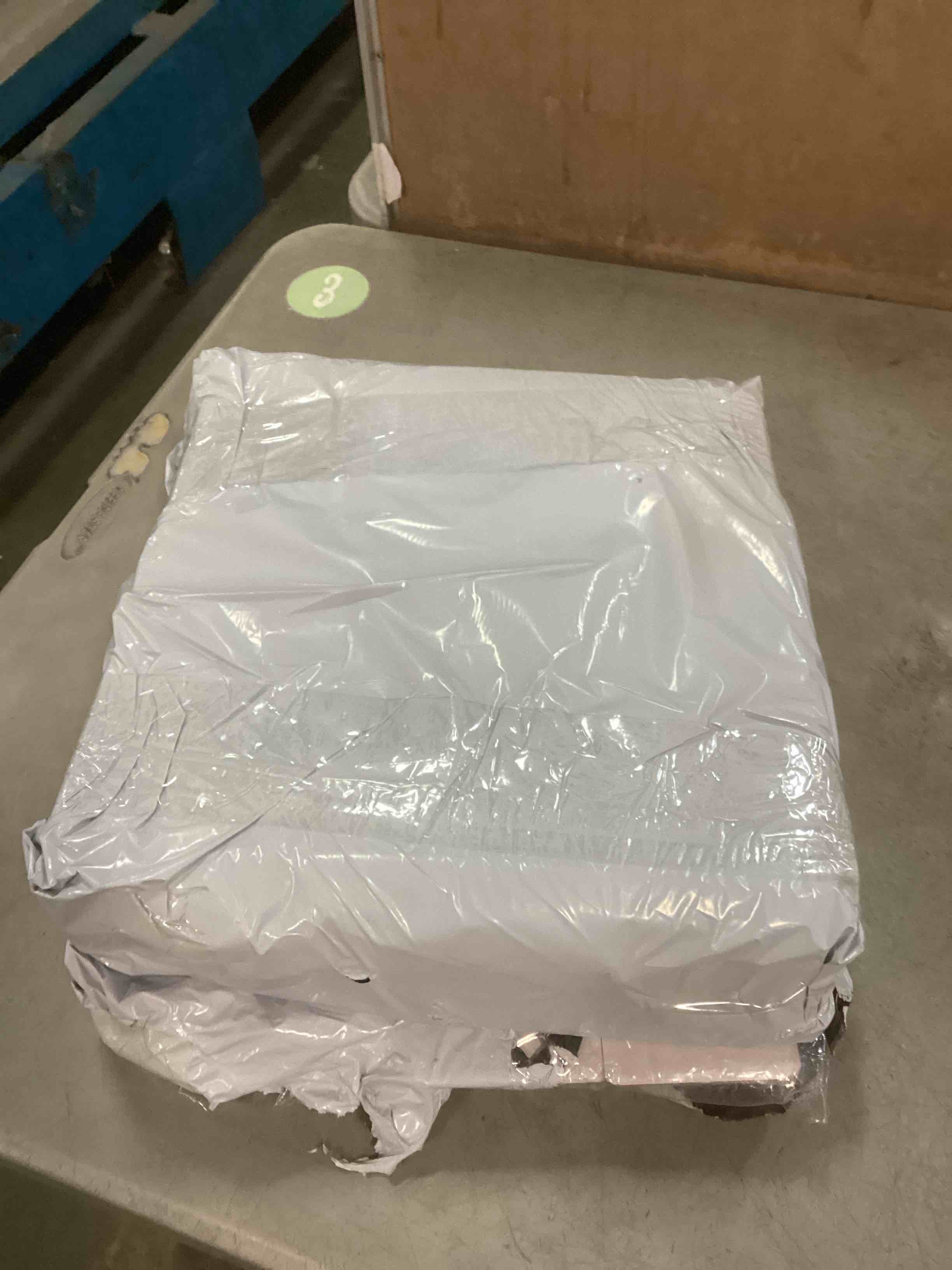 https://s3.amazonaws.com/lotting-images-prod/bidfta/PPE2158874_1738614044261.jpeg
