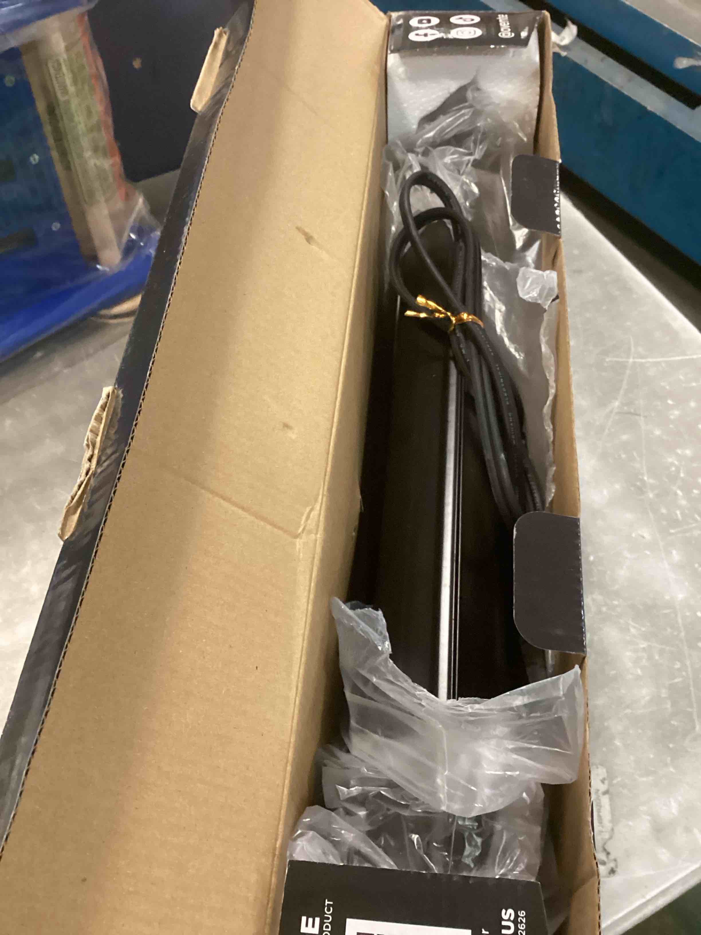 https://s3.amazonaws.com/lotting-images-prod/bidfta/PPE2159009_1738684113379.jpeg