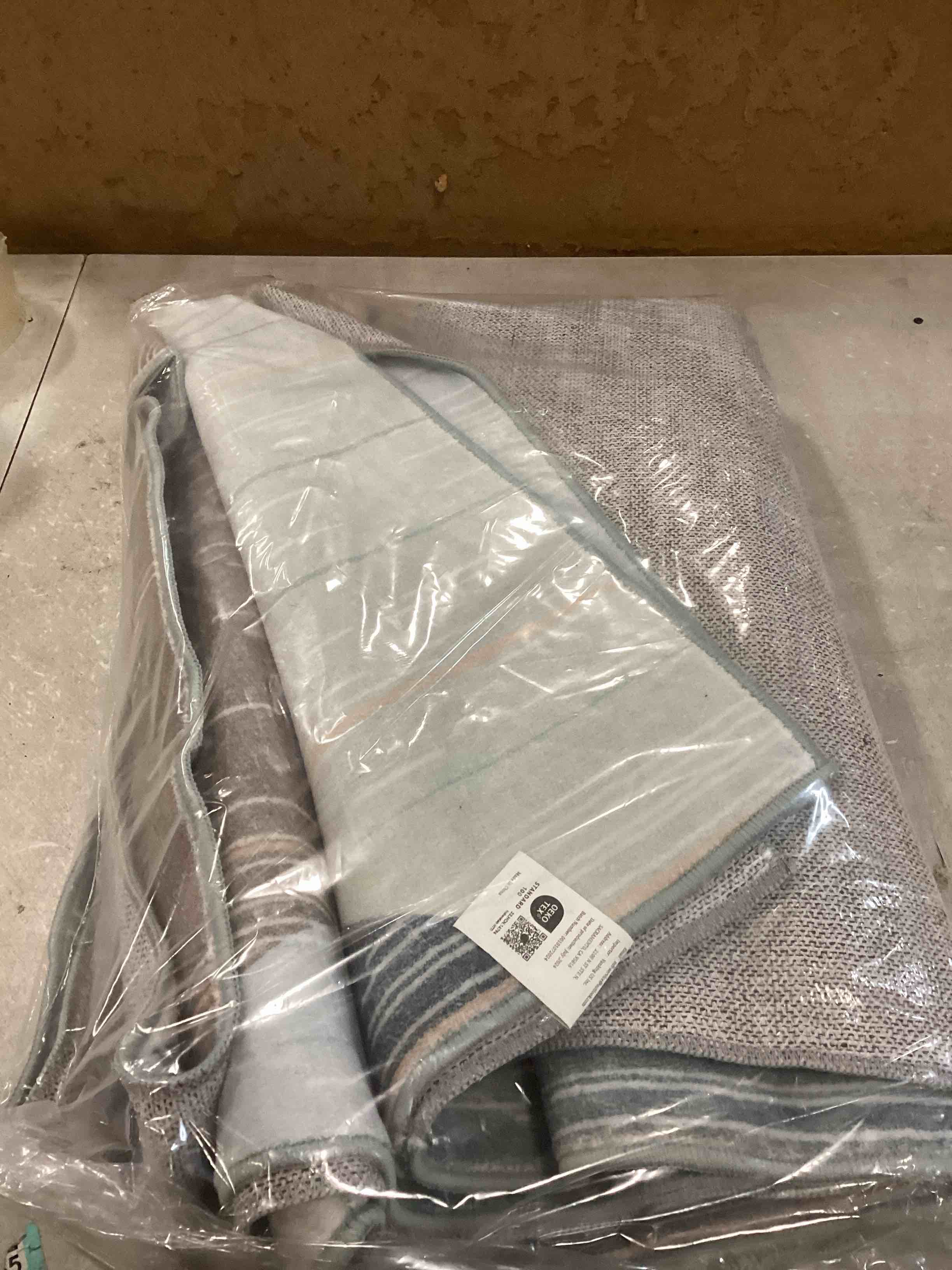 https://s3.amazonaws.com/lotting-images-prod/bidfta/PPE2159553_1738857505671.jpeg