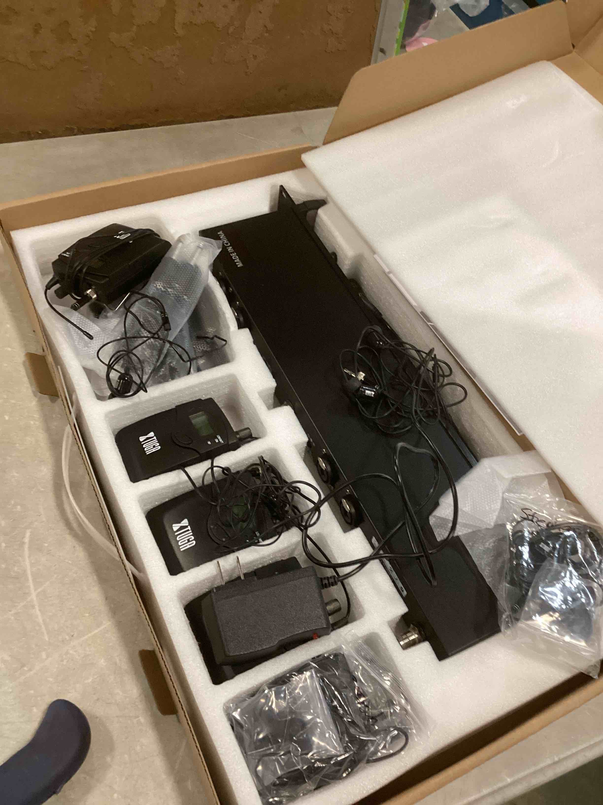 https://s3.amazonaws.com/lotting-images-prod/bidfta/PPE2159621_1738866486773.jpeg