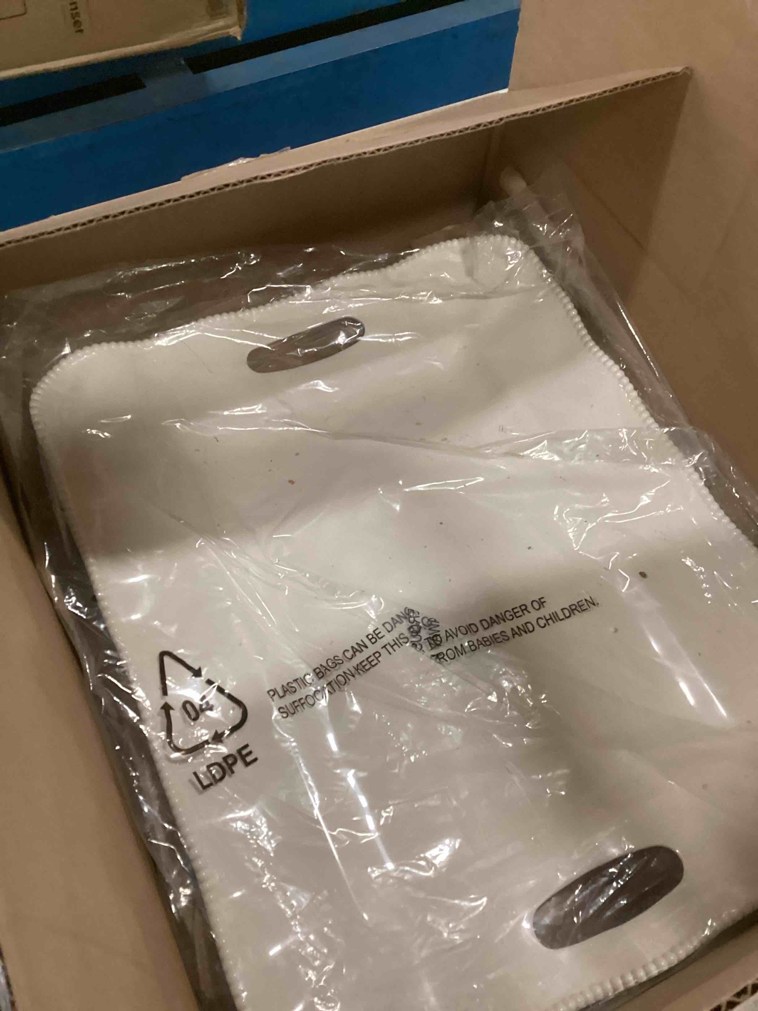 https://s3.amazonaws.com/lotting-images-prod/bidfta/PPE2159998_1739898364081.jpeg