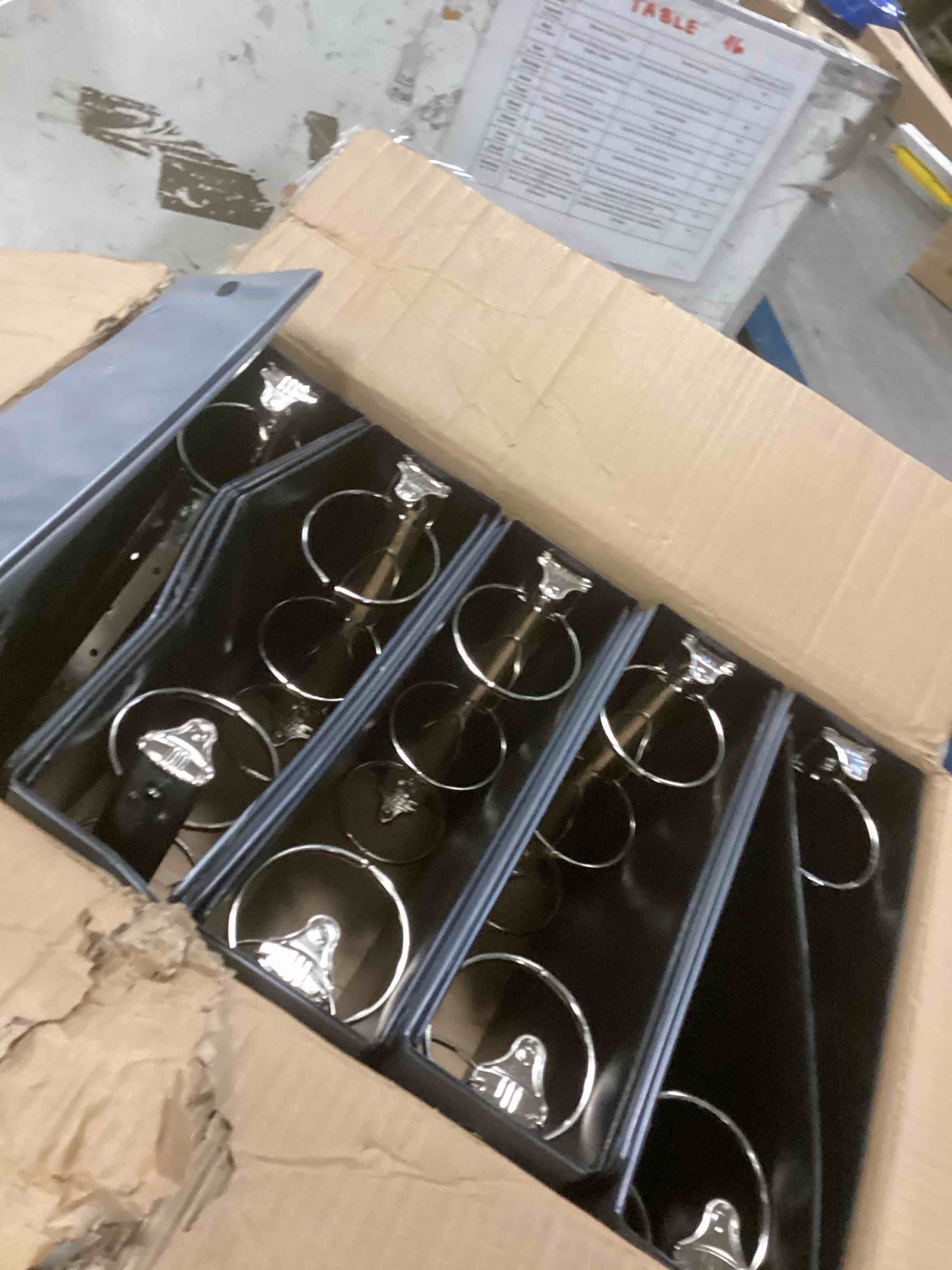 https://s3.amazonaws.com/lotting-images-prod/bidfta/PPE2160259_1739975294021.jpeg