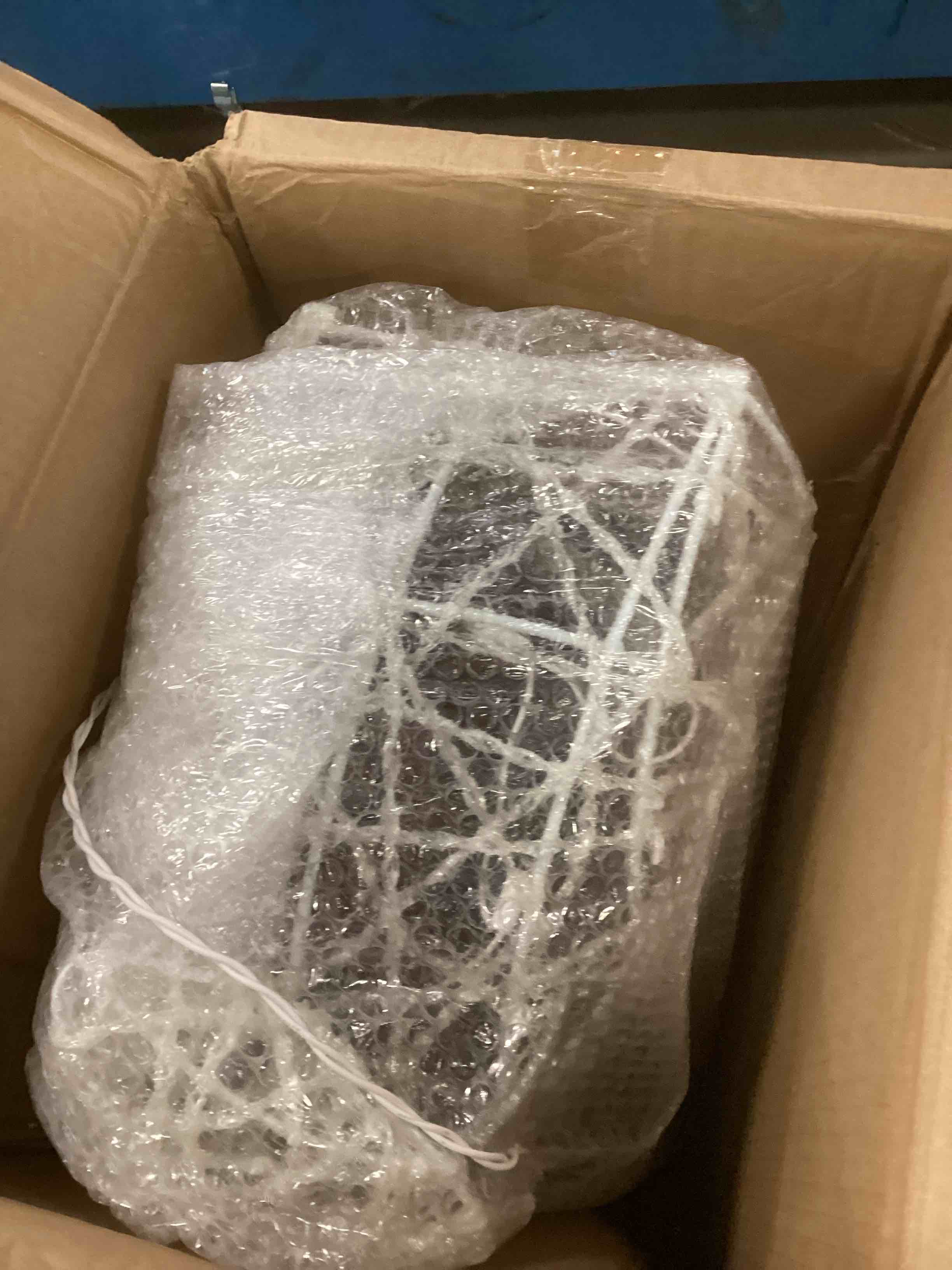 https://s3.amazonaws.com/lotting-images-prod/bidfta/PPE2160359_1739985516135.jpeg