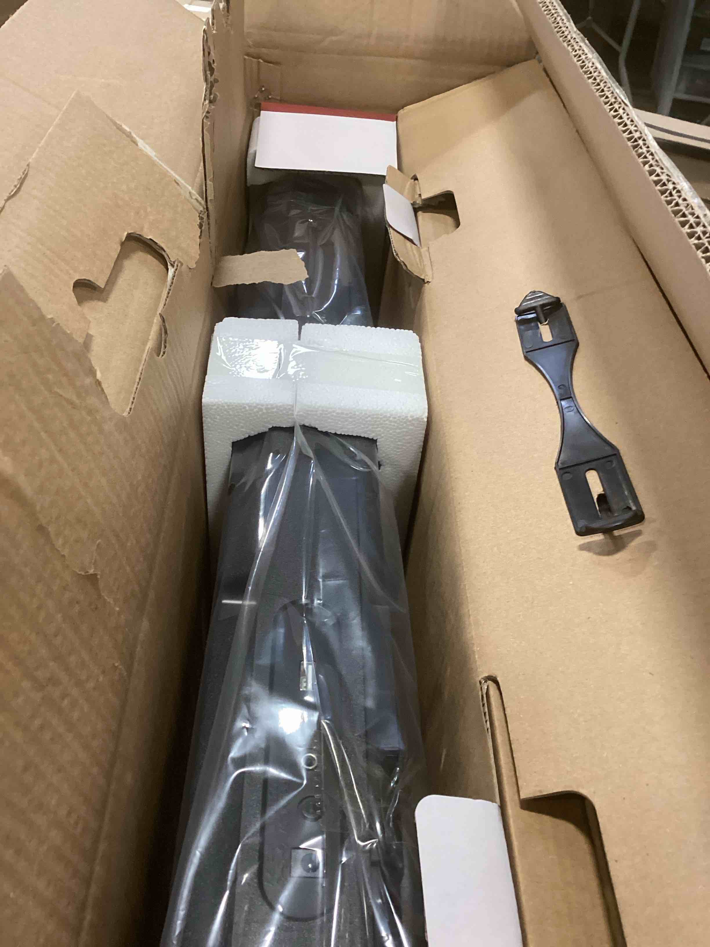 https://s3.amazonaws.com/lotting-images-prod/bidfta/PPE2160594_1740079303311.jpeg